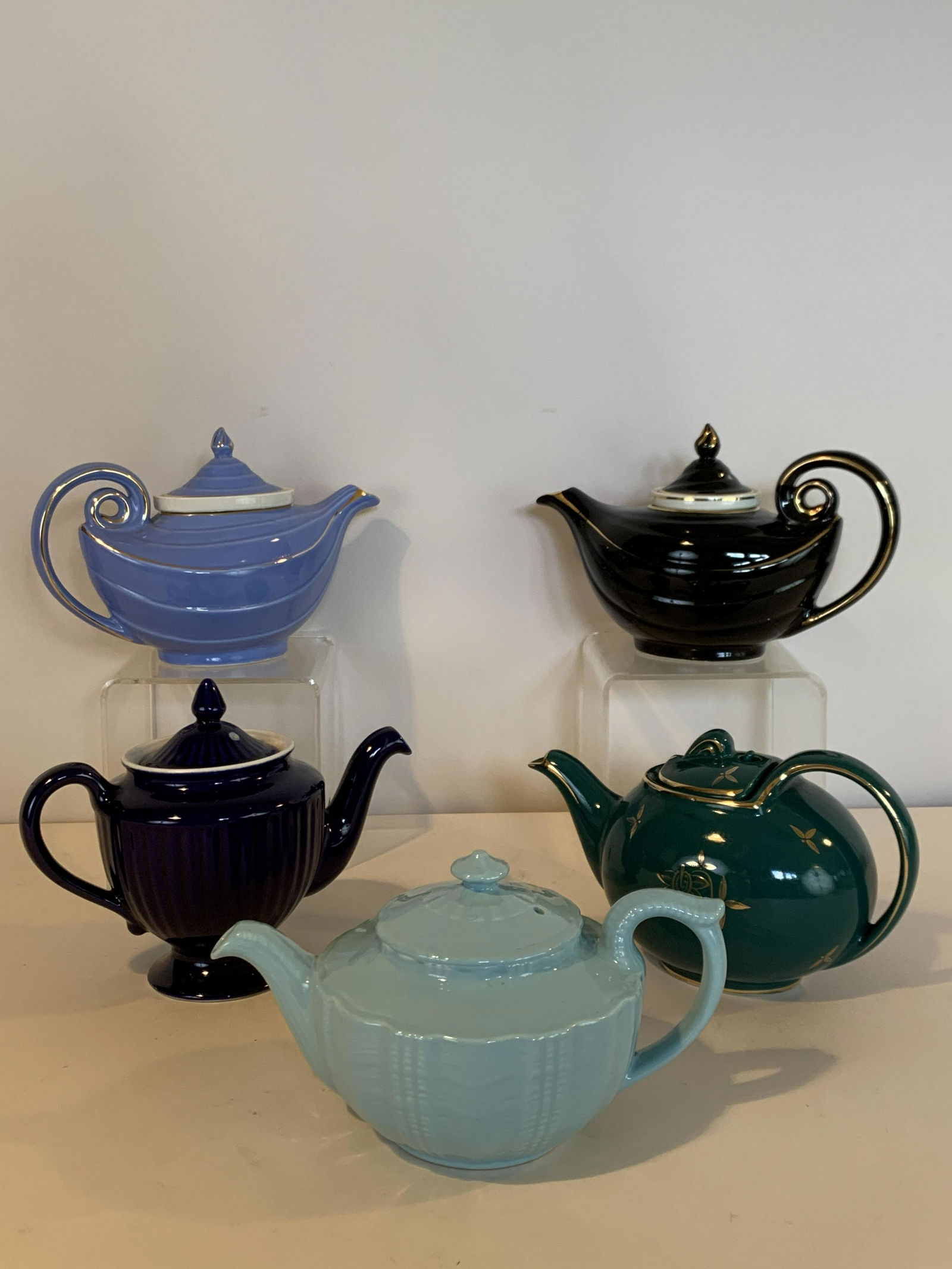 5 Hall Co. Teapots: Black teapot 7” high x 10-3/4” spout to handle. IMPORTANT: Before bidding, please read the terms and conditions. When you registered for the auction you agreed to these terms and will be required