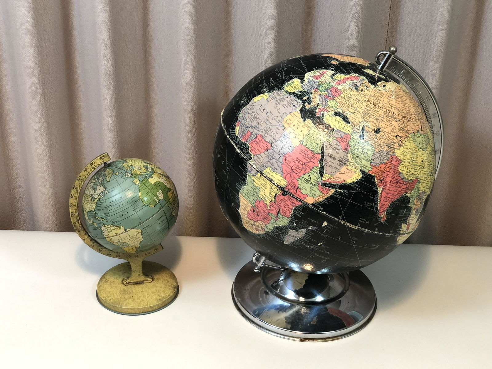 2 World Globes (1 of 3)