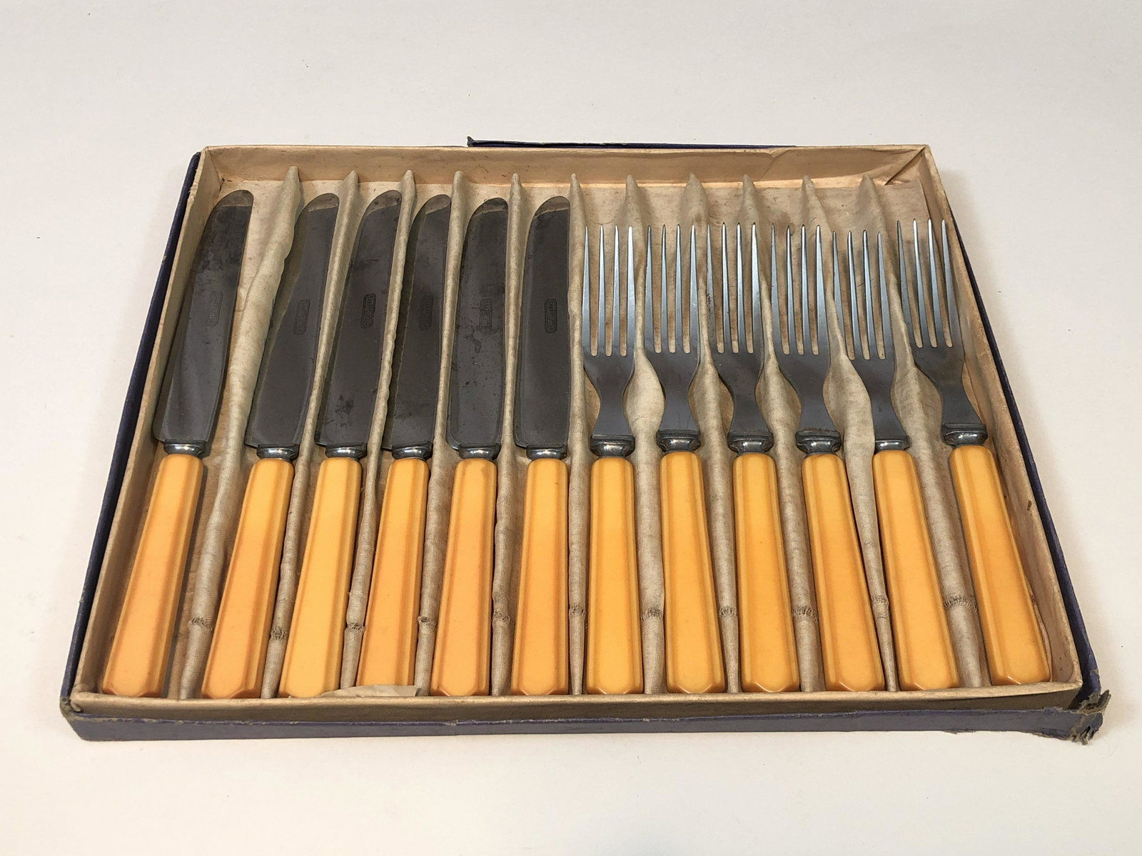 12 Pcs SharpCutter Chrome & Bakelite Flatware: Includes 6 7 3/4" forks and 6 9 1/4" butter knives. IMPORTANT: Before bidding, please read the terms and conditions. When you registered for the auction you agreed to these terms and will be required 