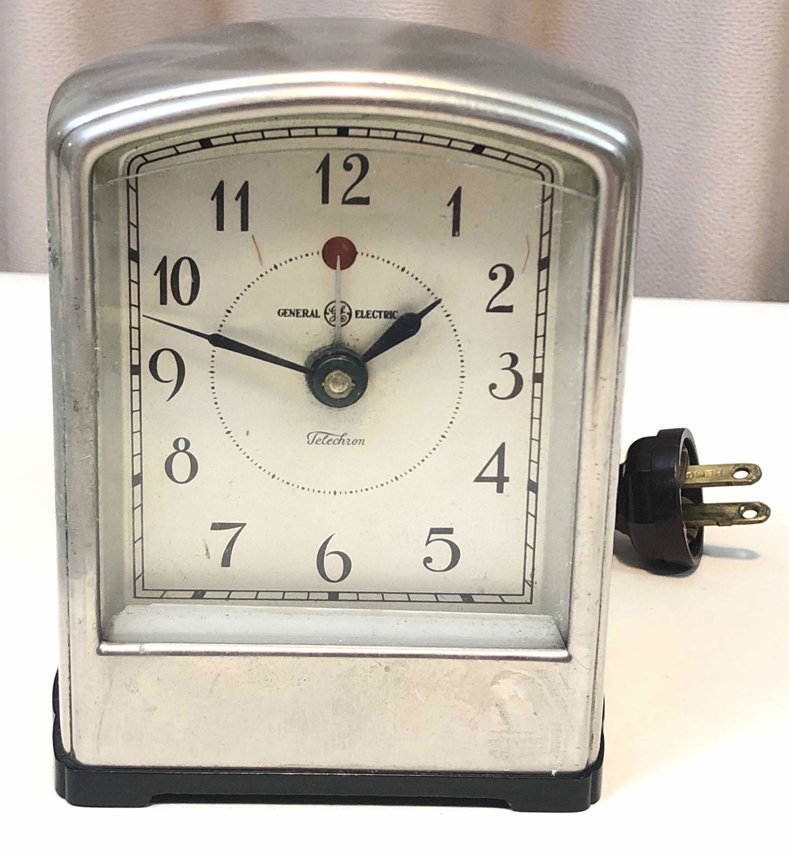 General Electric Telechron Clock (1 of 3)