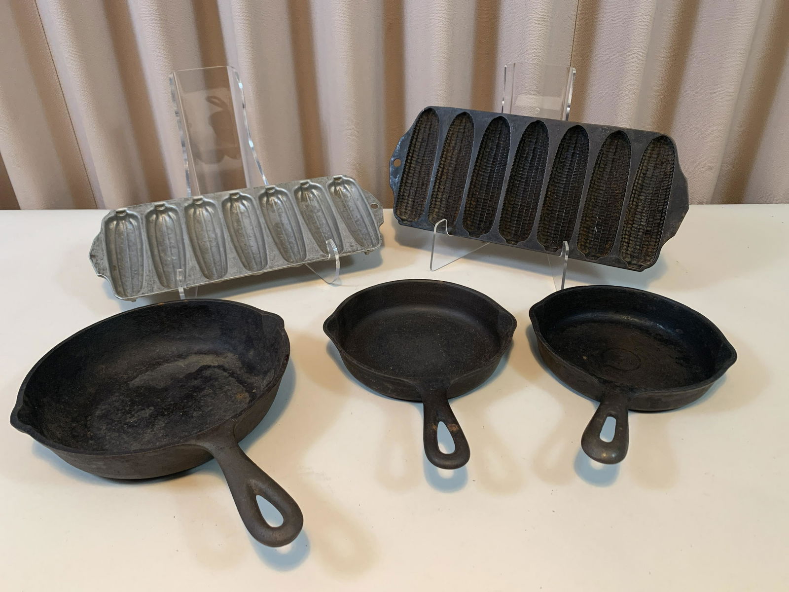 3 Cast Iron Skillets & 2 Corn Stick Molds (1 of 6)
