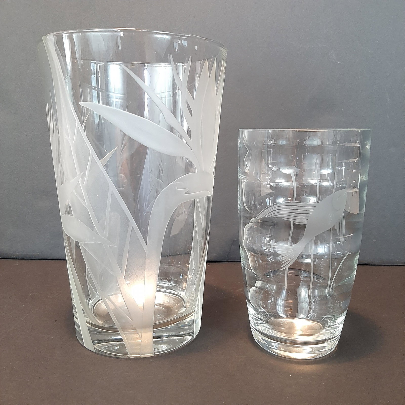 2 Glass Vases Incl. Dorothy Thorpe: 4" to 6" diameter X 7-1/4" to 10" high. IMPORTANT: Before bidding, please read the terms and conditions. When you registered for the auction you agreed to these terms and will be required to comply wi