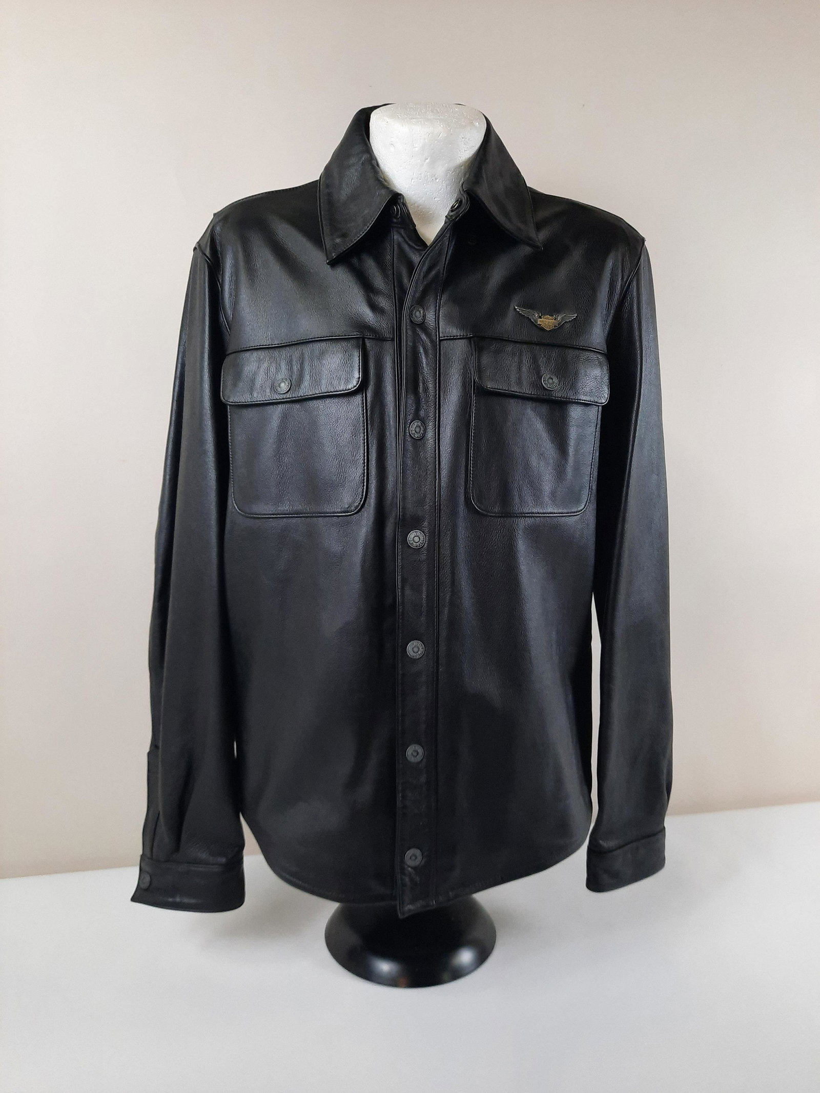 Large Harley Davidson Leather Jacket: Style number H2901. Mesh lined. Snap buttons. Like new. IMPORTANT: Before bidding, please read the terms and conditions. When you registered for the auction you agreed to these terms and will be requi