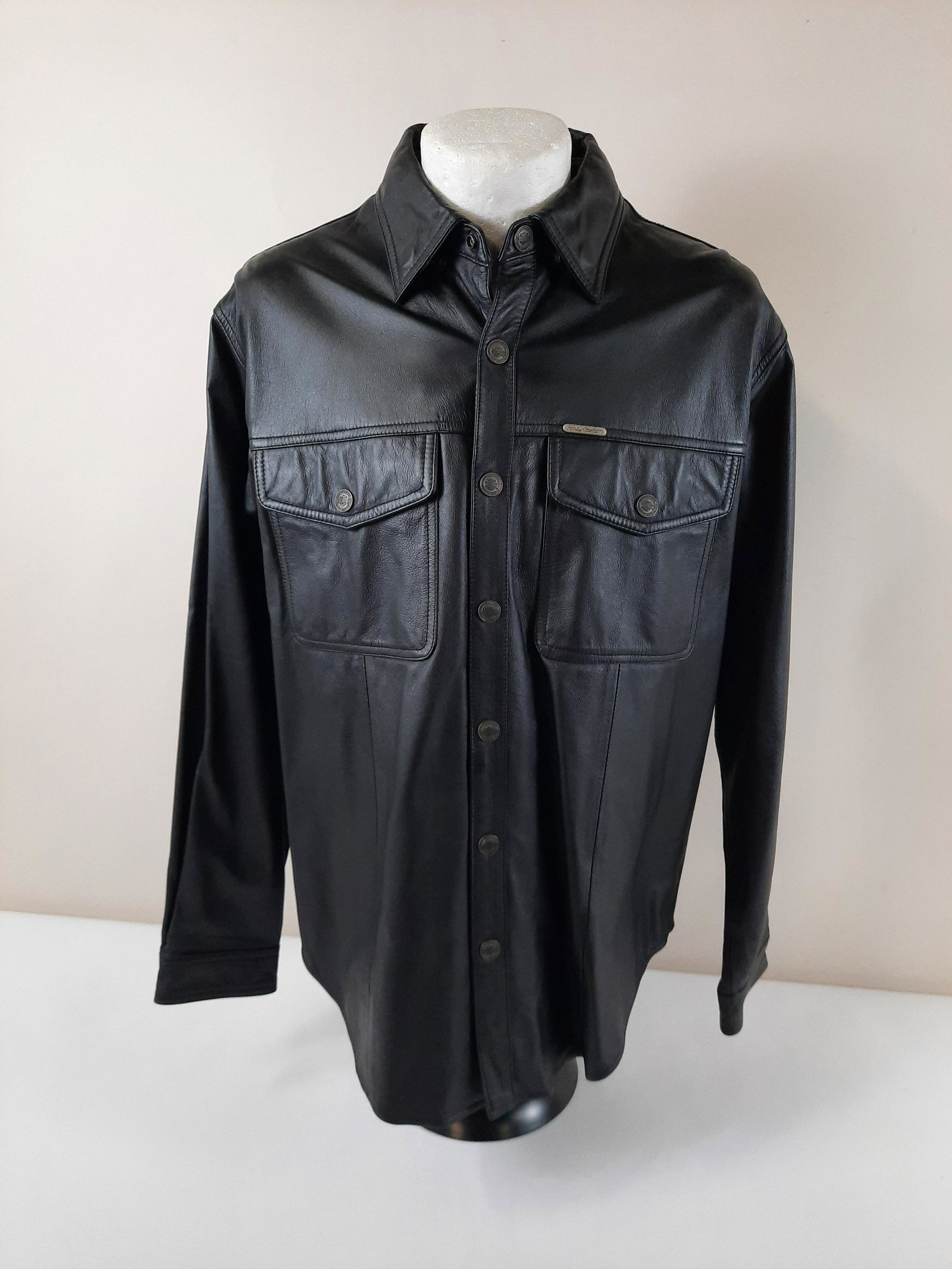 Large Harley Davidson Leather Jacket: Nylon/Acetate lining. Like new. IMPORTANT: Before bidding, please read the terms and conditions. When you registered for the auction you agreed to these terms and will be required to comply with them.
