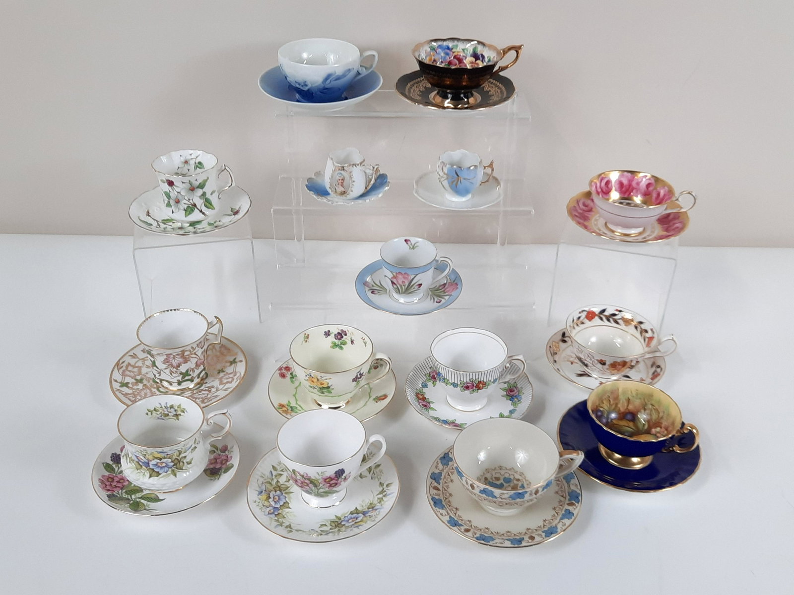 15 Tea Cups with Saucers incl Queen Anne: Also includes Royal Stafford, Royal Doulton, Royal Chelsea, etc. Saucers: 4" to 6" diameter. Cups: 2" to 3" high. IMPORTANT: Before bidding, please read the terms and conditions. When you registered f