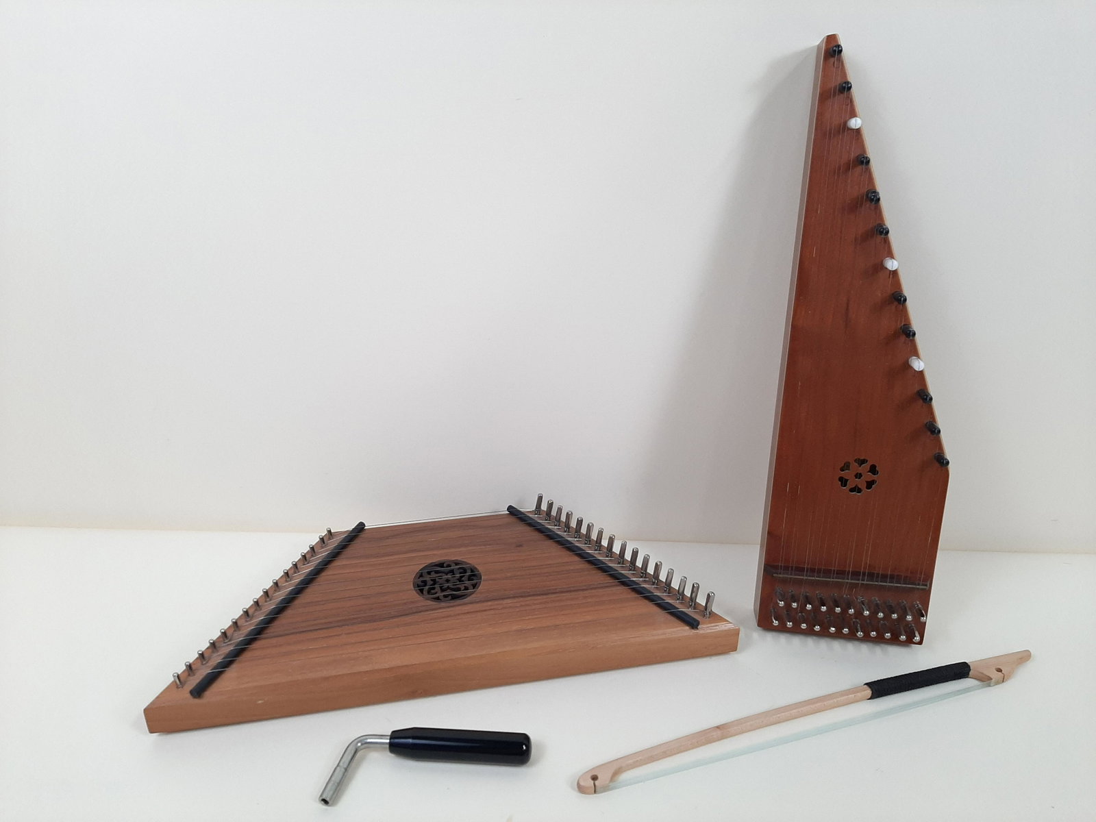 2 Zithers incl. Bowed Psaltery: Chromatic bowed psaltery made by Kelischek Workshop for Historical Instruments. Includes bow, tuner, rosin, and extra strings. Both with original box. 4-1/2" to 15-1/2" wide X 6-1/2" to 16" high. IMPO