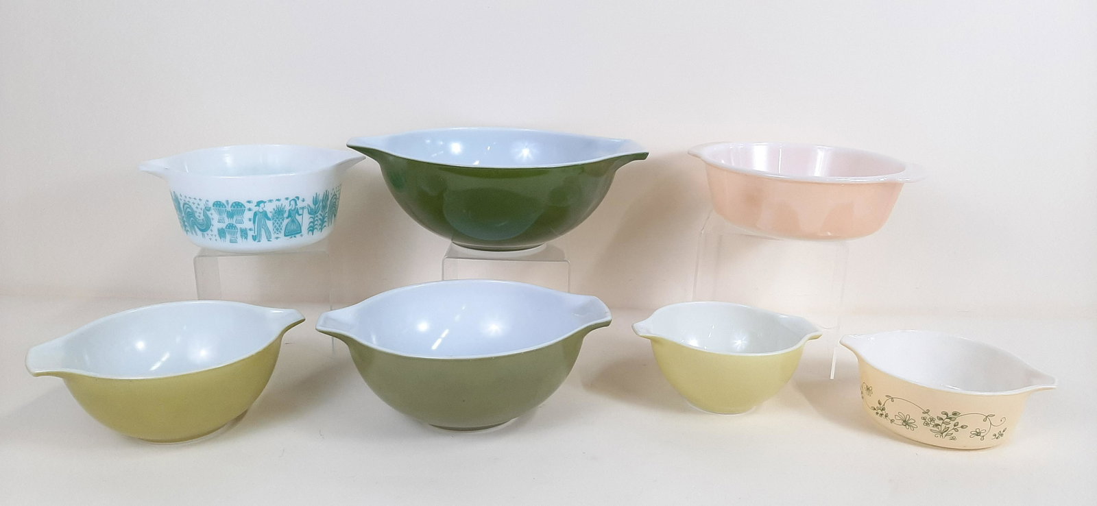 7 Vintage Pyrex Bowls: 7-1/2" to 13" wide X 6" to 10-1/4" deep X 2-1/2" to 4-1/2" high. IMPORTANT: Before bidding, please read the terms and conditions. When you registered for the auction you agreed to these terms and will