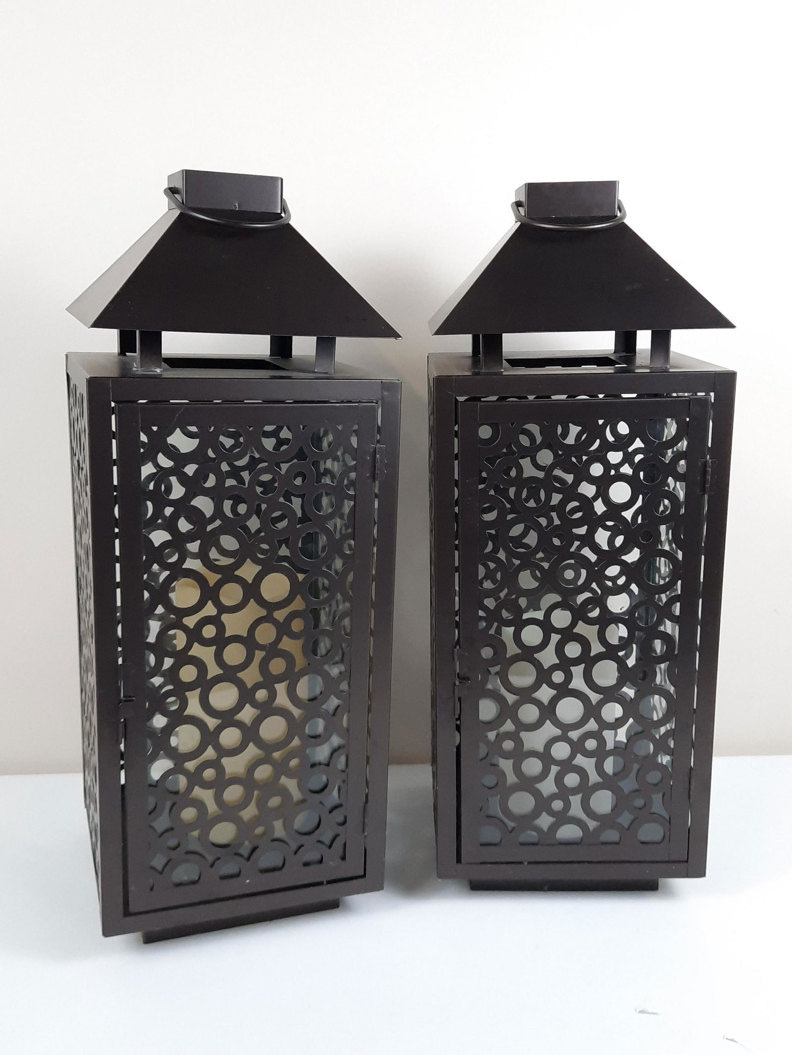 Pr Lanterns with Artificial Candles (1 of 2)
