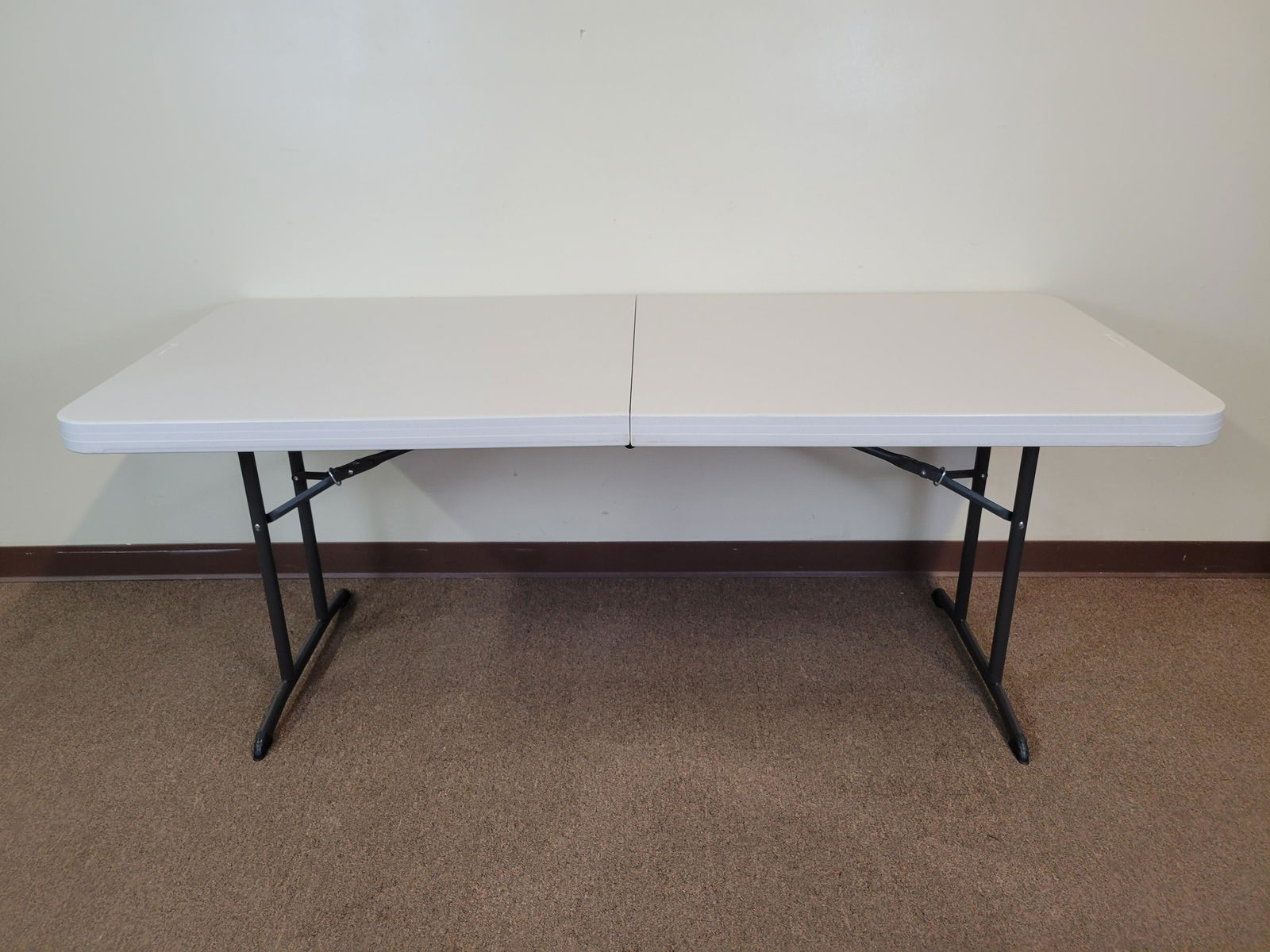 Lifetime 6' Folding Table (1 of 5)