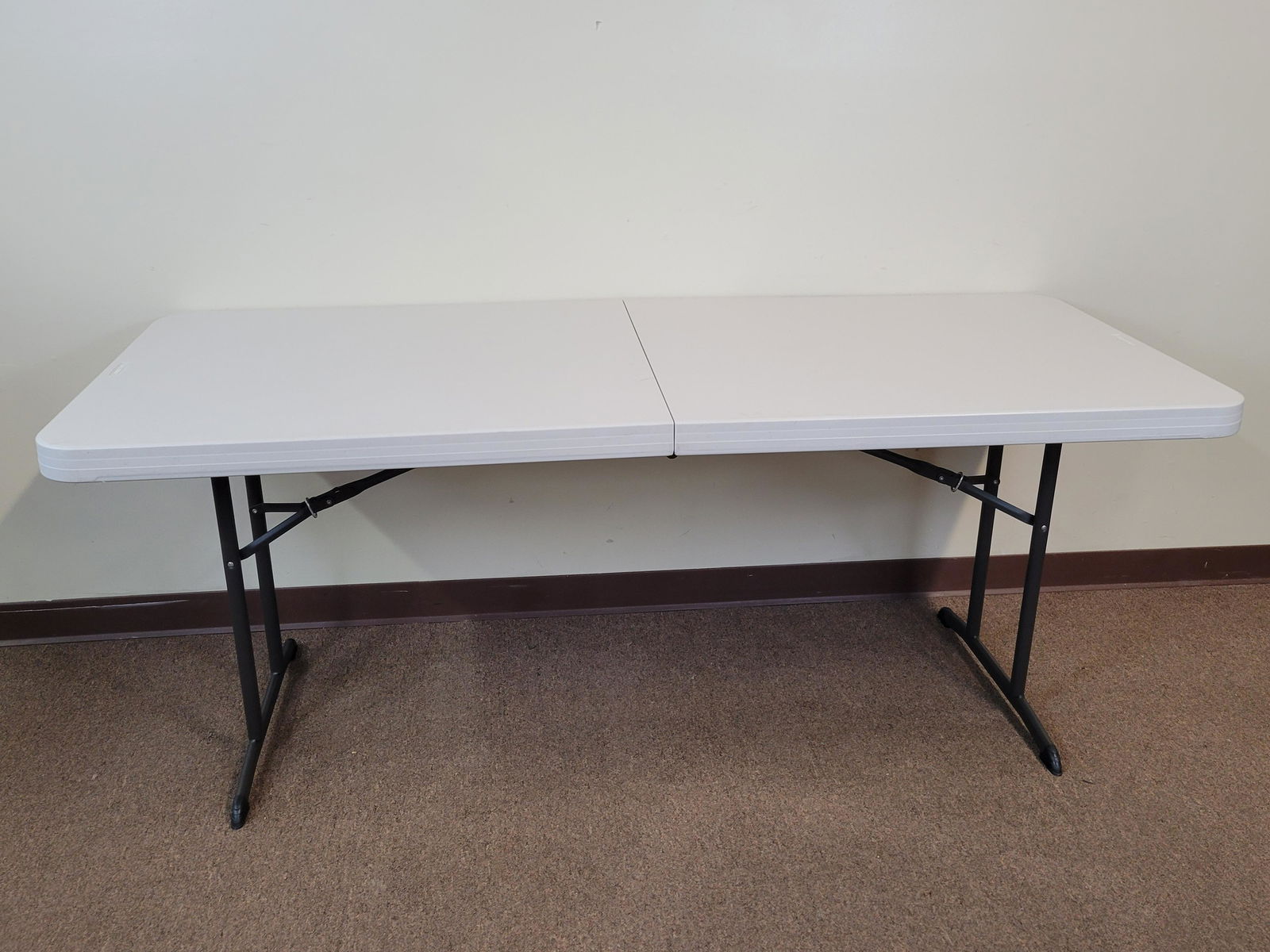 Lifetime 6' Folding Table (1 of 5)