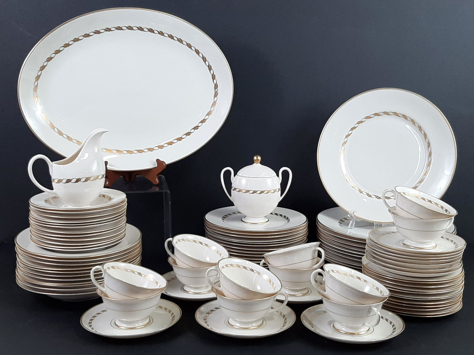 85 Pcs Franciscan "Del Monte" Dinnerware (1 of 2)