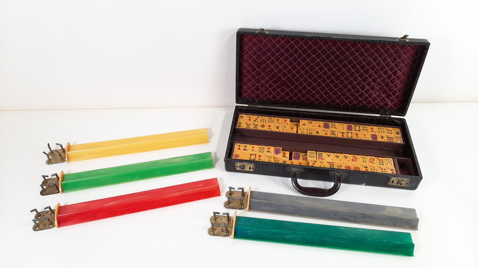 Vintage Mahjongg Set (1 of 5)