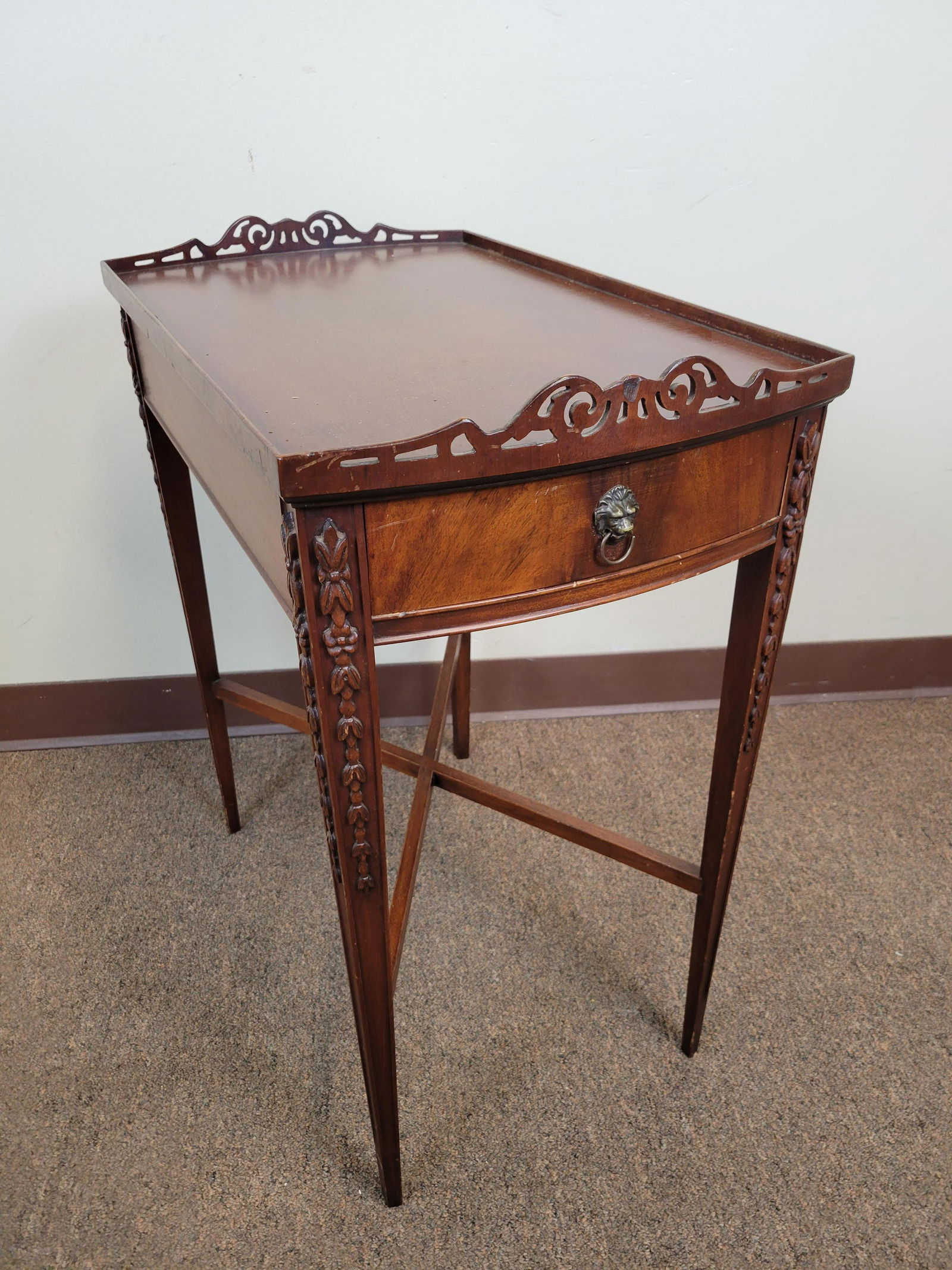 Imperial Mahogany End Table (1 of 5)