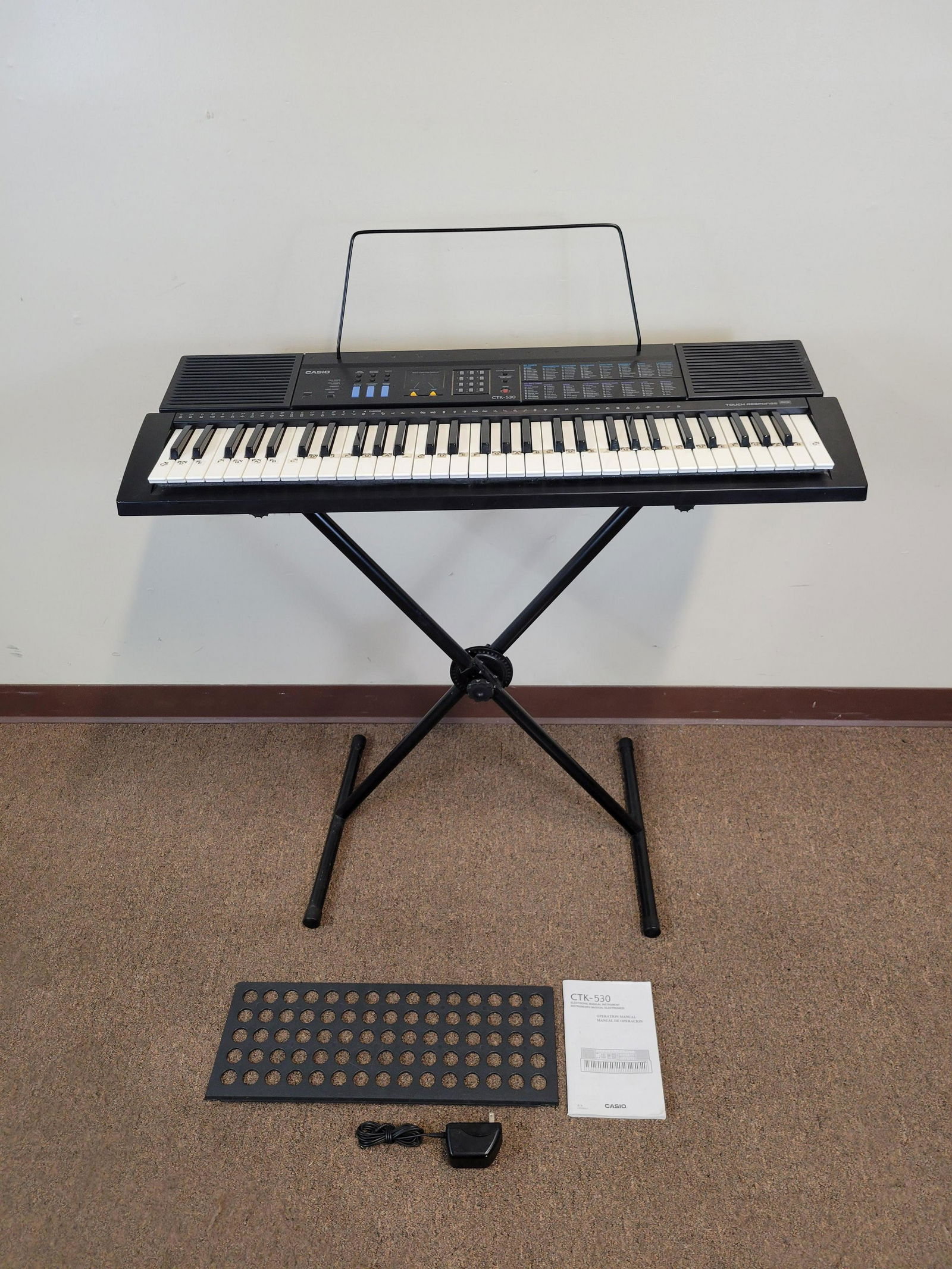 Casio CTK-530 Keyboard With Stand (1 of 2)