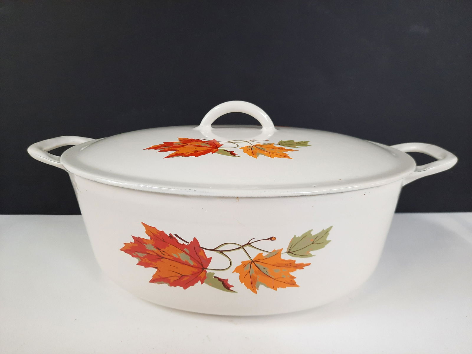 Descoware Enameled Cast Iron Dutch Oven: Made in Belgium. 14" wide x 9-1/4" deep x 6-1/4" high. Some surface ware. IMPORTANT: Before bidding, please read the terms and conditions. When you registered for the auction you agreed to these terms
