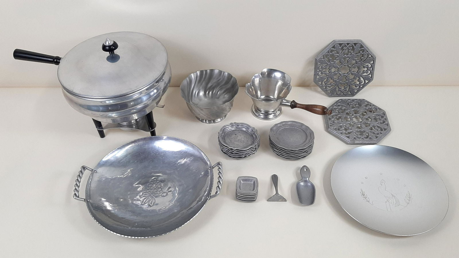 28 Pcs Pewter and Aluminum incl. Pfaltzgraff (1 of 8)