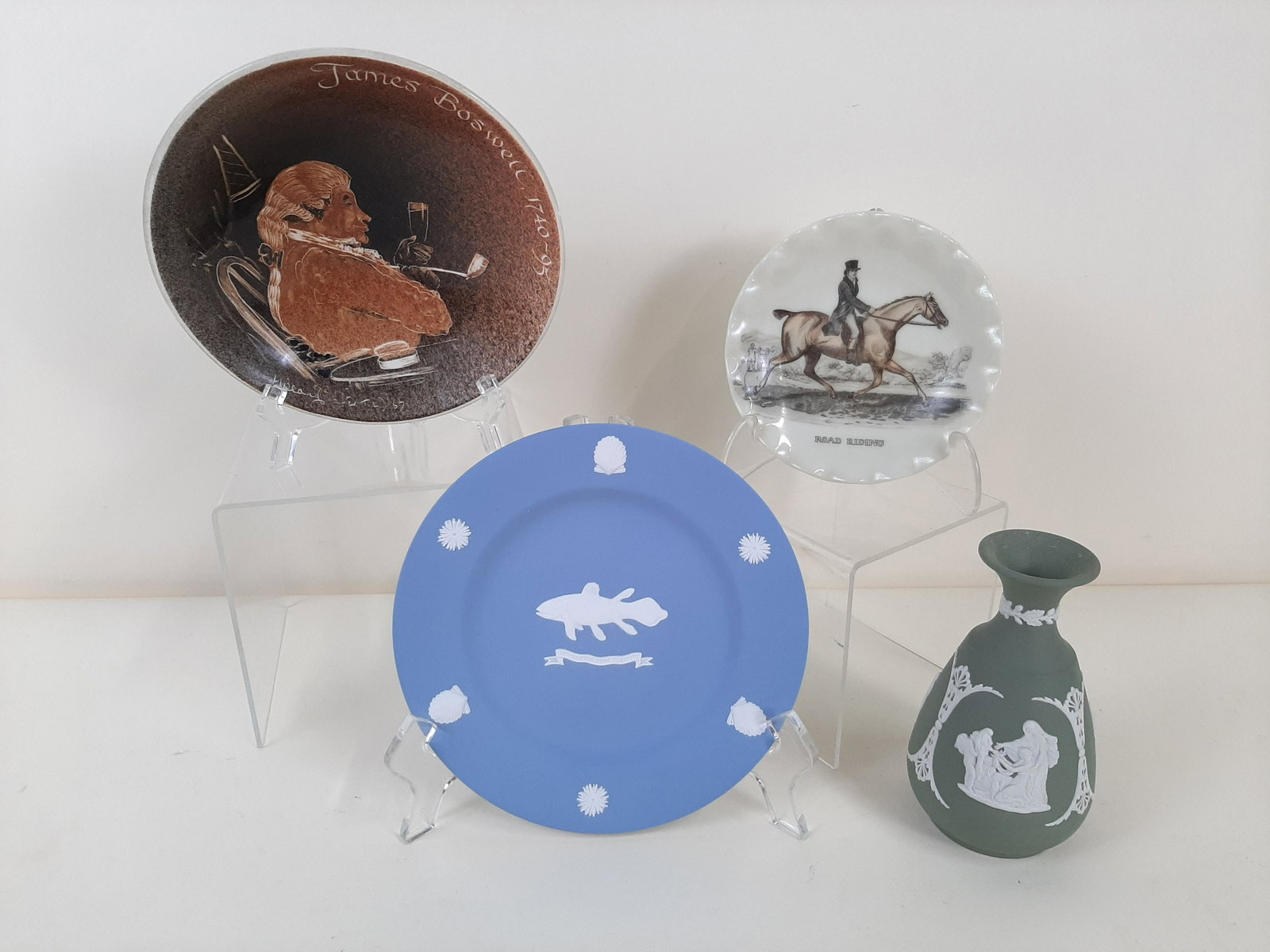 4 Ceramics and Glass incl. Wedgwood: Also includes "Road Riding" glass plate and James Boswell bowl. 3/4" to 4-3/4" high. IMPORTANT: Before bidding, please read the terms and conditions. When you registered for the auction you agreed to 