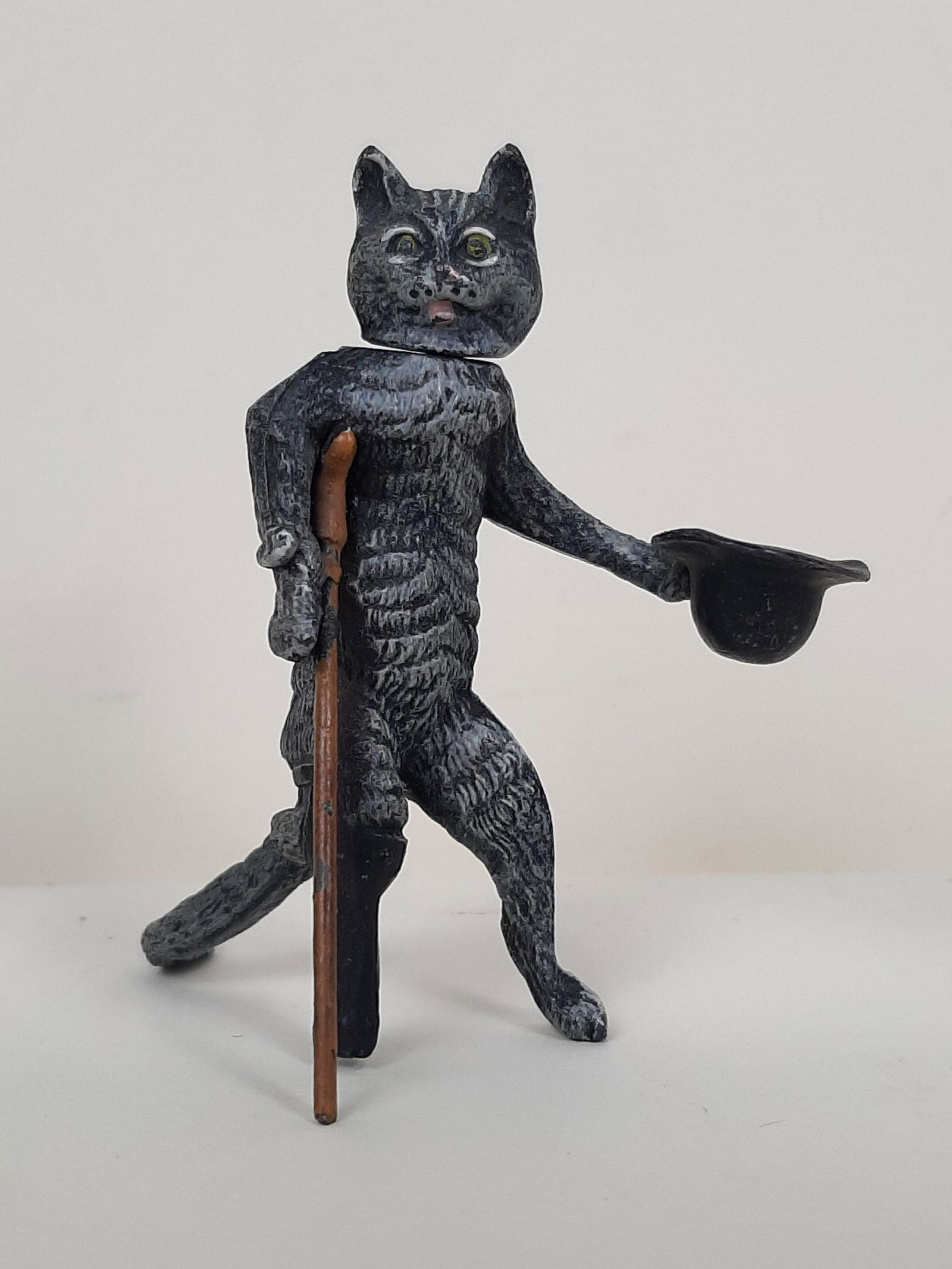 Victorian Cat Form Snuff Bottle (1 of 5)