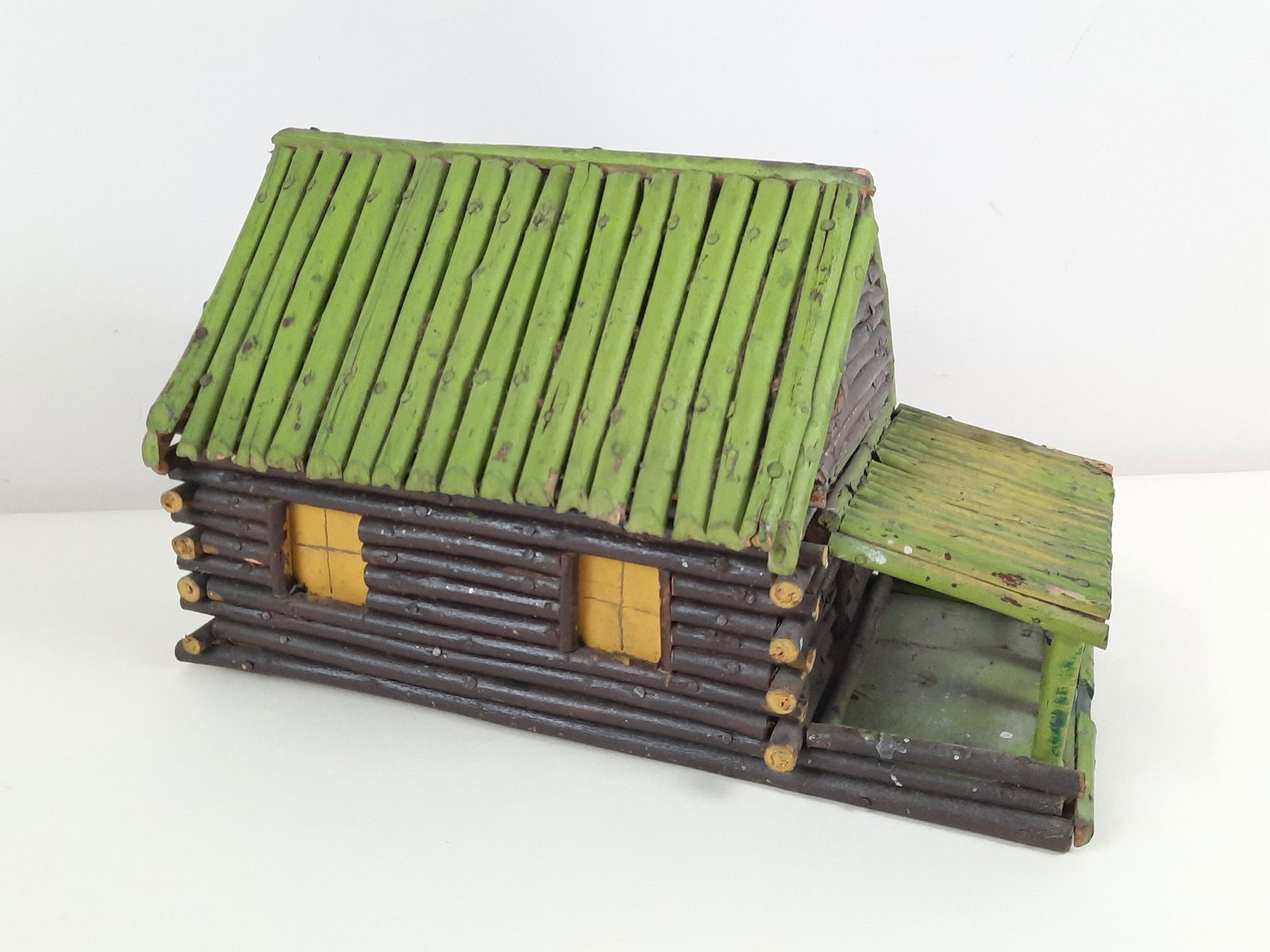 Folk Art Log Cabin (1 of 3)
