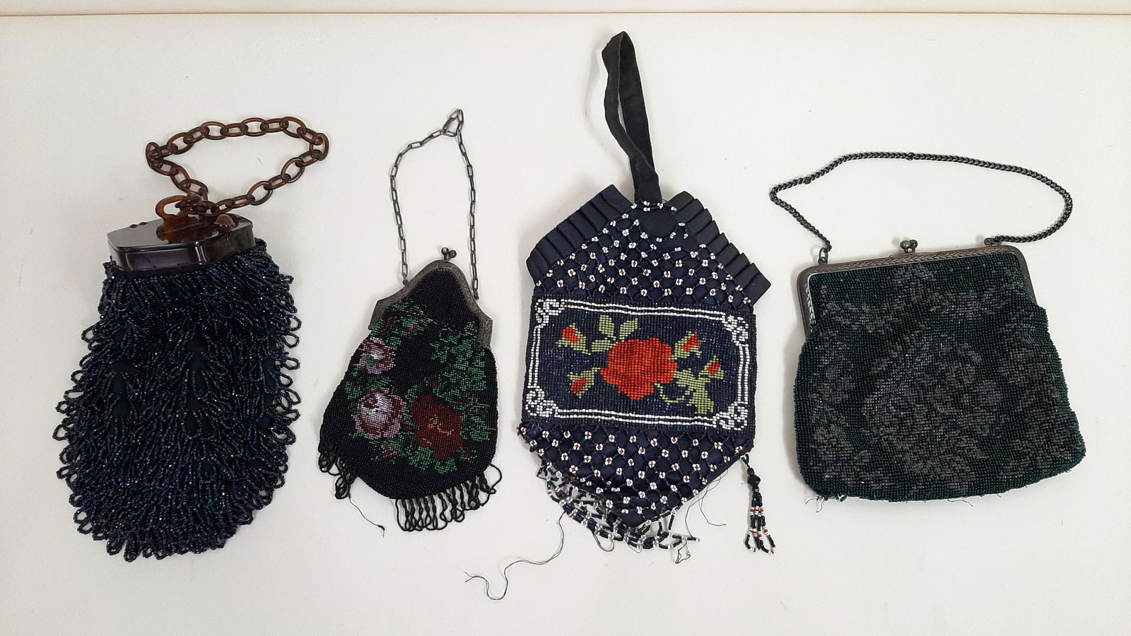 4 Beaded Purses incl. Bakelite (1 of 8)