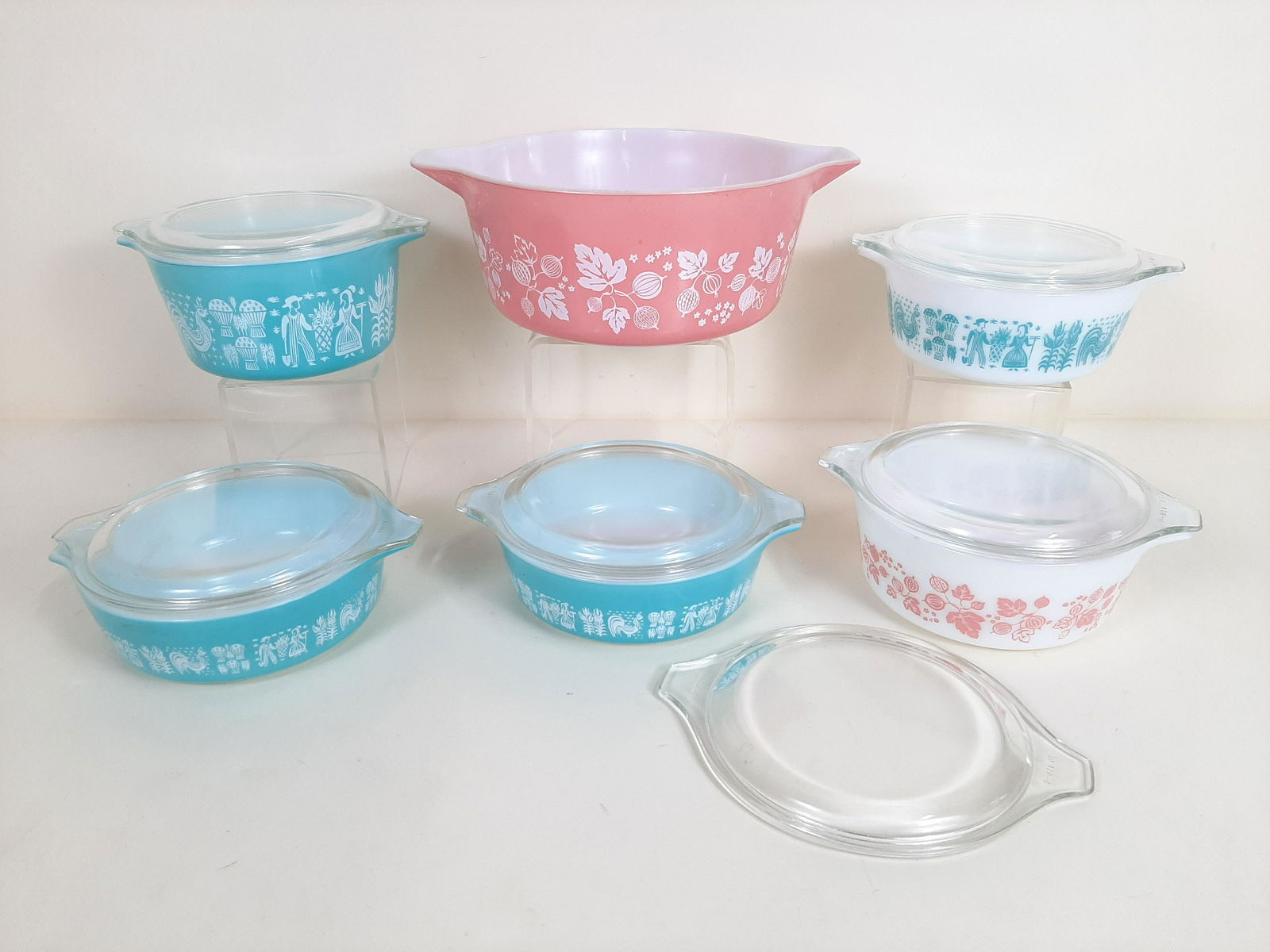 6 Pyrex Bowls (1 of 2)