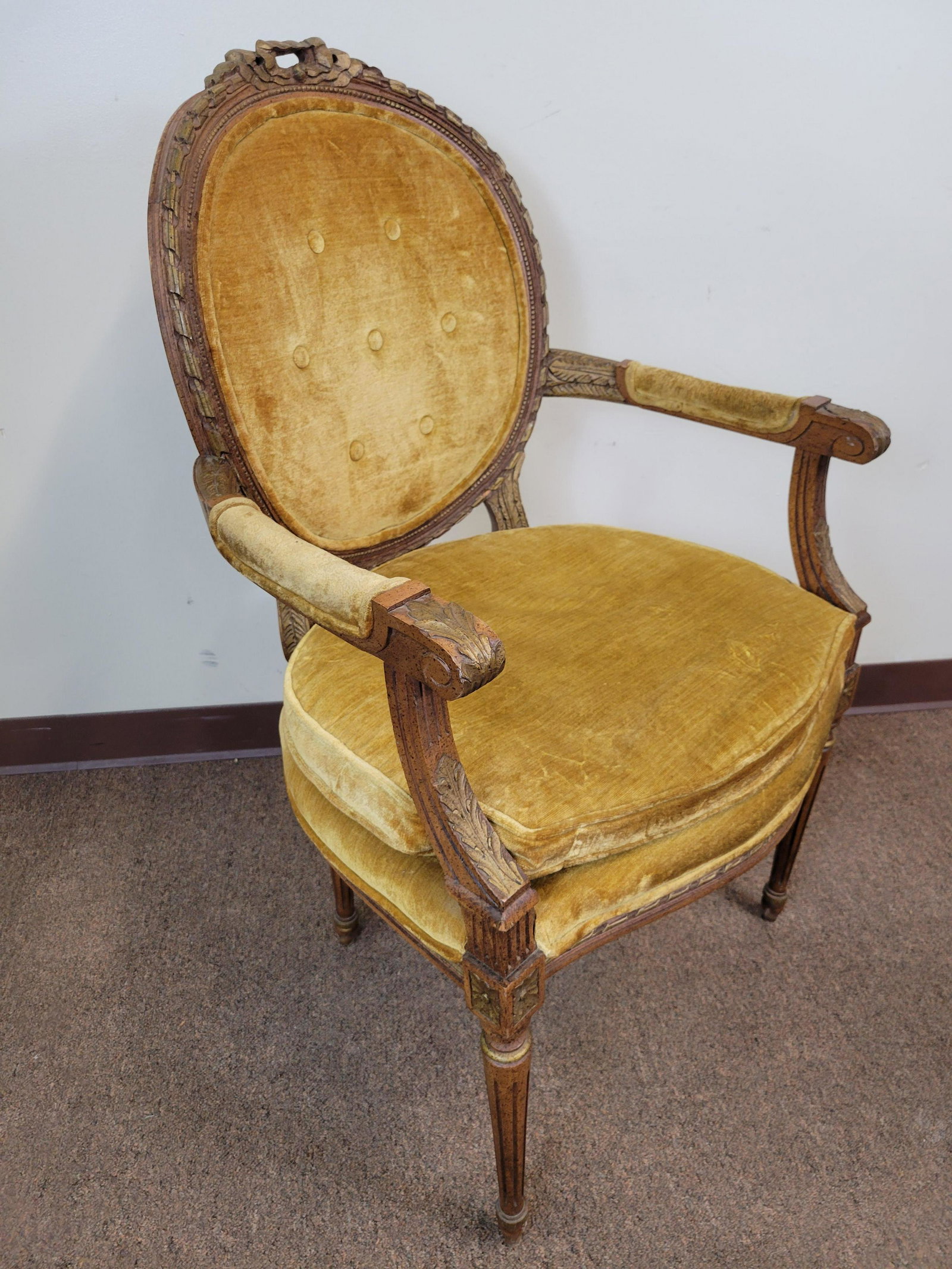Broyhill Premier French Style Arm Chair: 24" wide X 20" deep X 39" high. IMPORTANT: Before bidding, please read the terms and conditions. When you registered for the auction you agreed to these terms and will be required to comply with them.