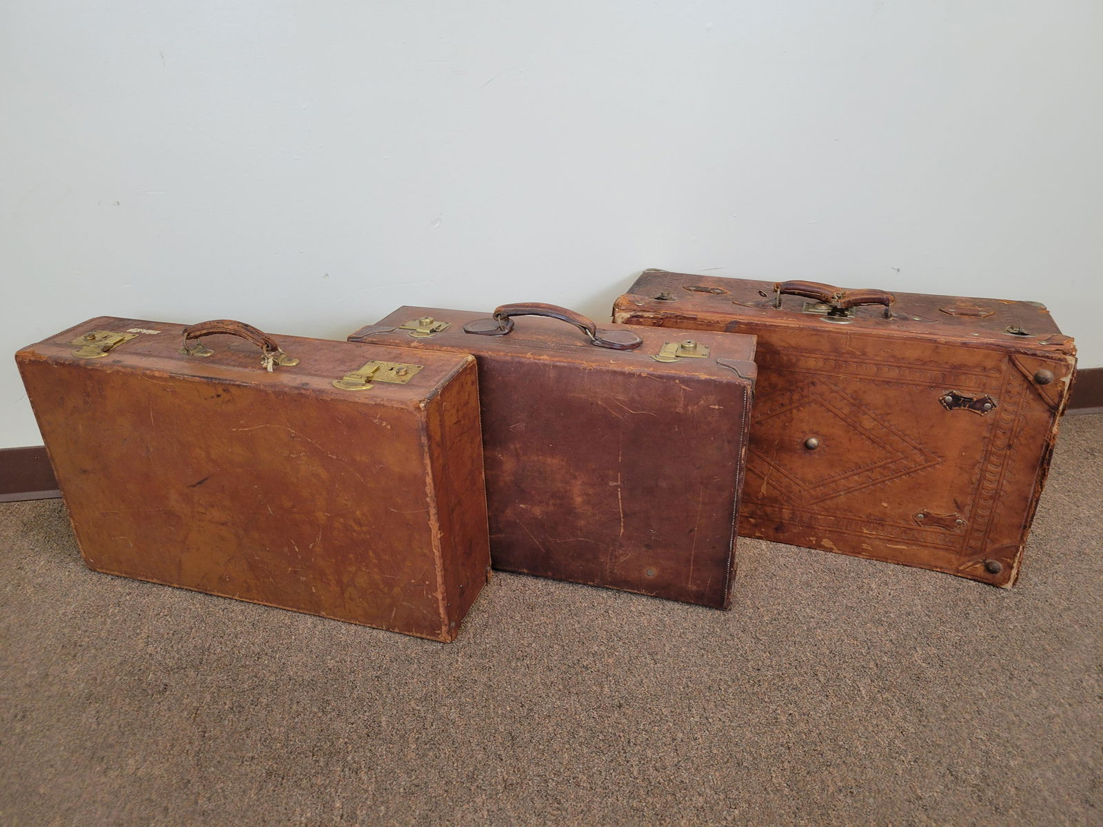 3 Pcs Of Vintage Leather Luggage incl Eyers (1 of 5)