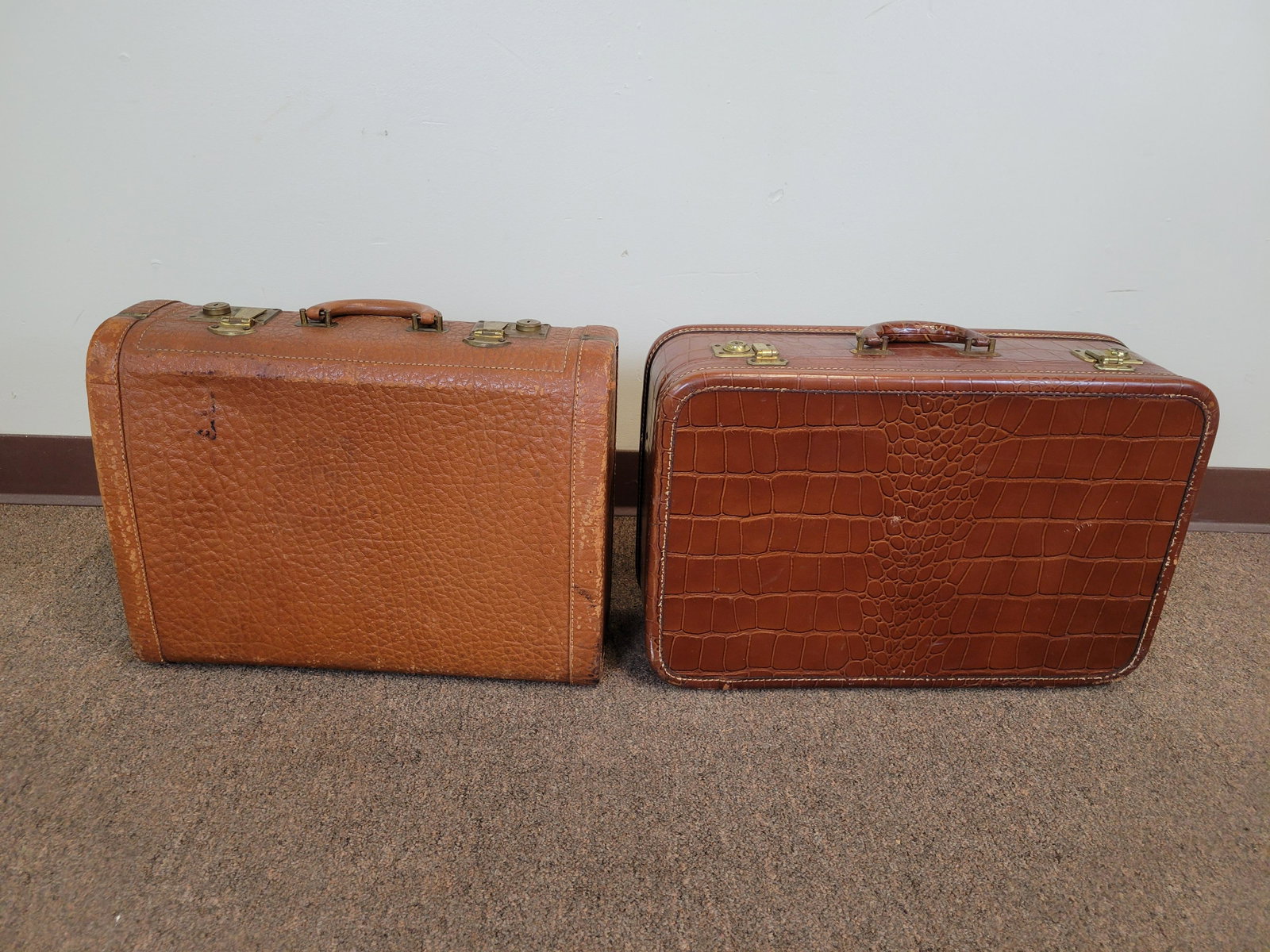 2 Pcs Of Alligator Print Leather Luggage: Light brown 19" wide X 7 1/2" deep X 14 1/4" high. Dark brown 21 1/2" wide X 7" deep X 14 1/2" high. IMPORTANT: Before bidding, please read the terms and conditions. When you registered for the auctio