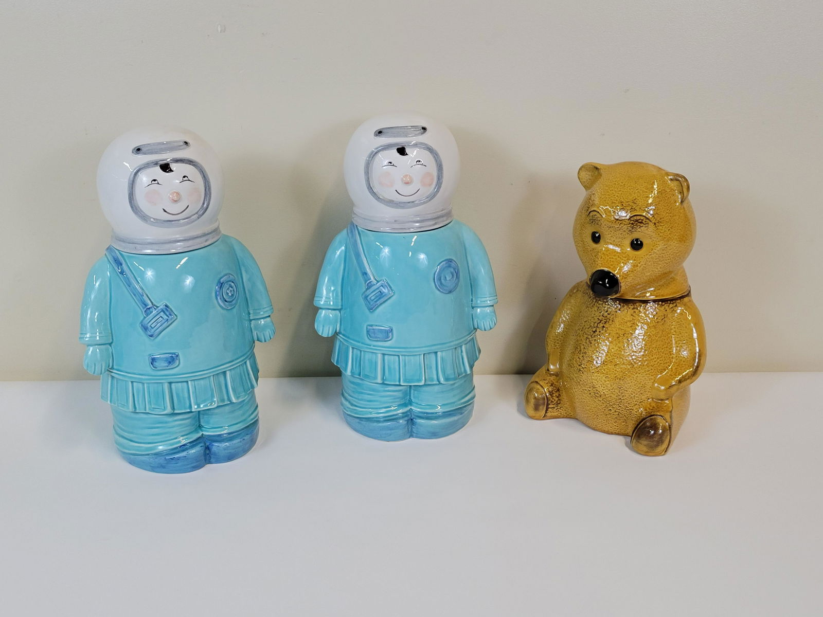 3 Vintage Cookie Jars Incl Space Men (1 of 5)
