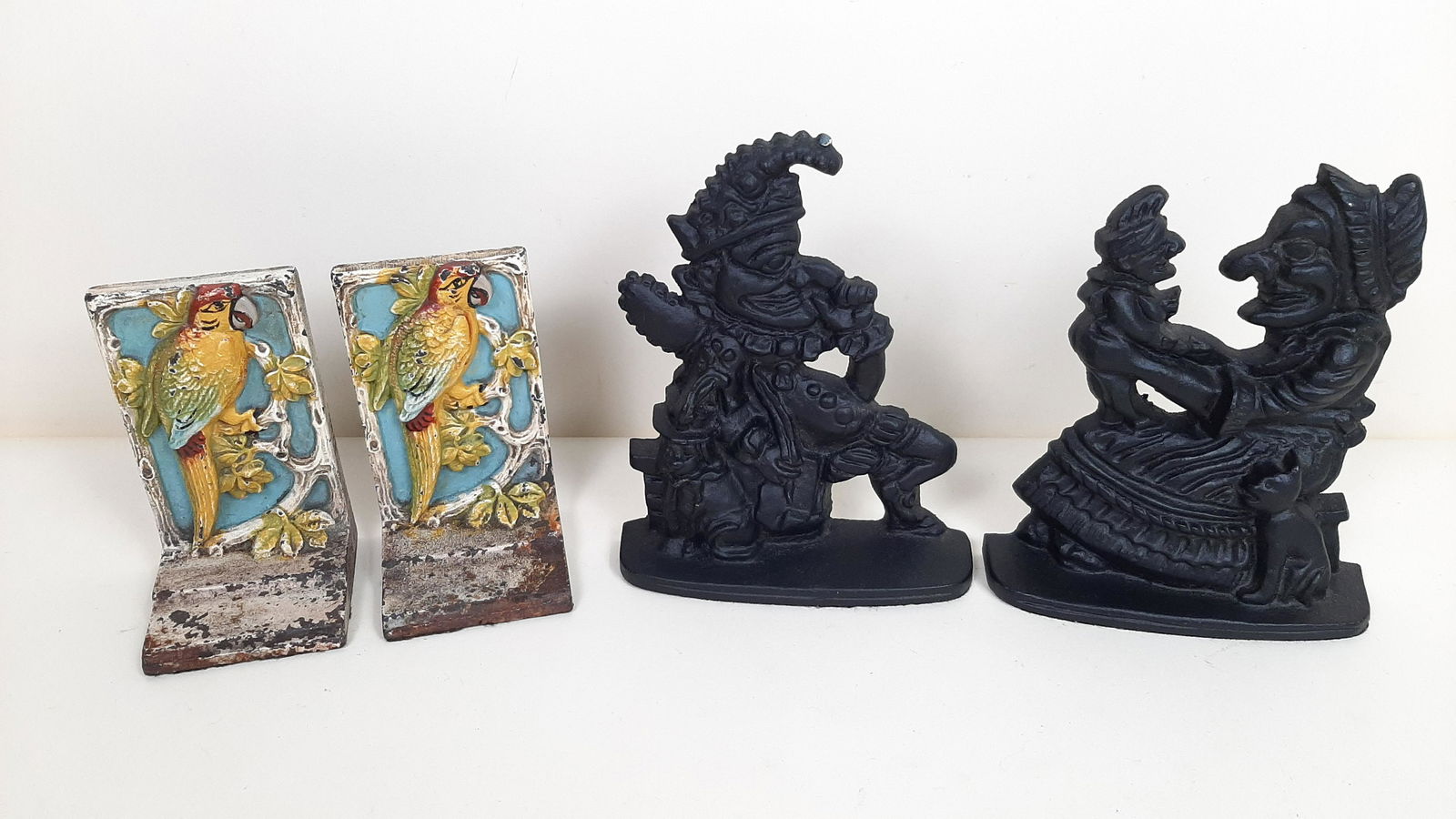 2 Pairs Cast Iron Bookends (1 of 3)