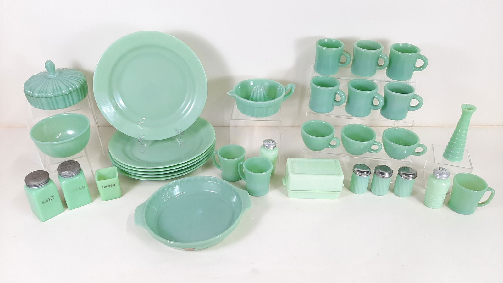 32 Pcs Jade-Ite incl. Fire-King (1 of 5)