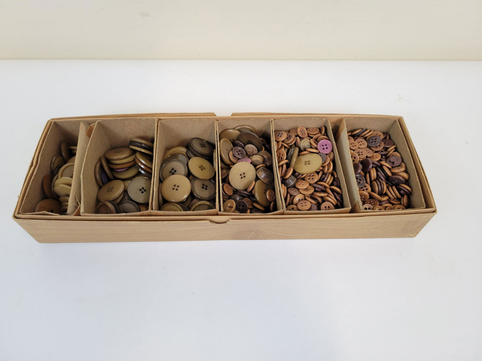 Vintage La Mode Brown Buttons (1 of 3)