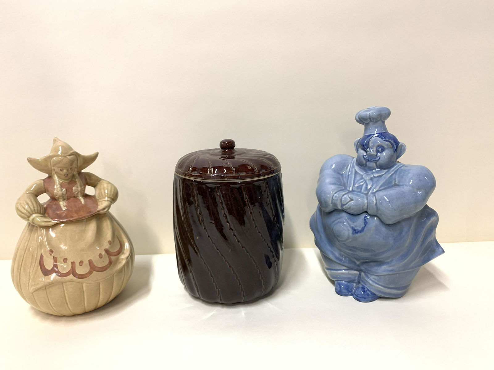 3 Vintage Cookie Jars (1 of 4)