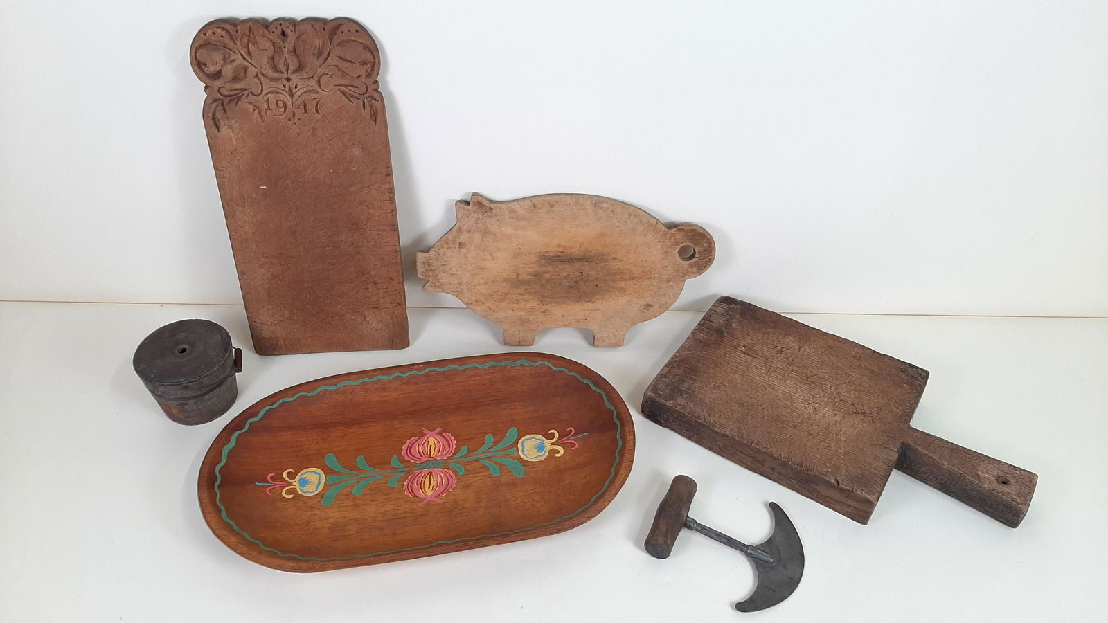6 Pcs Kitchenalia incl. 1947 Carved Cutting Board (1 of 6)