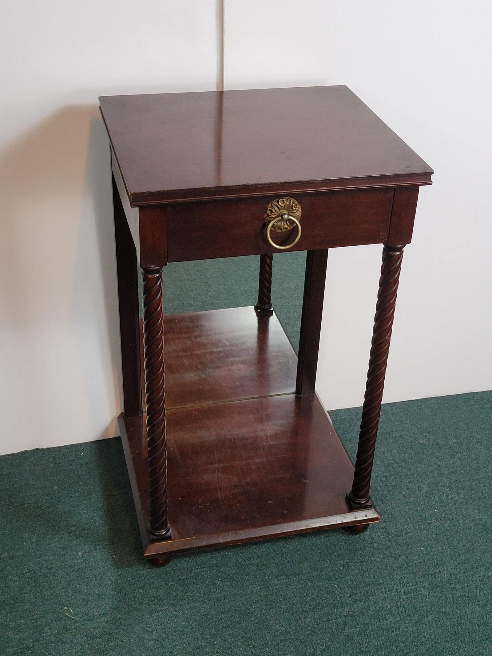 Single Drawer Table With Mirrored Back: 17" wide X 15" deep X 29" high. IMPORTANT: Before bidding, please read the terms and conditions. When you registered for the auction you agreed to these terms and will be required to comply with them.