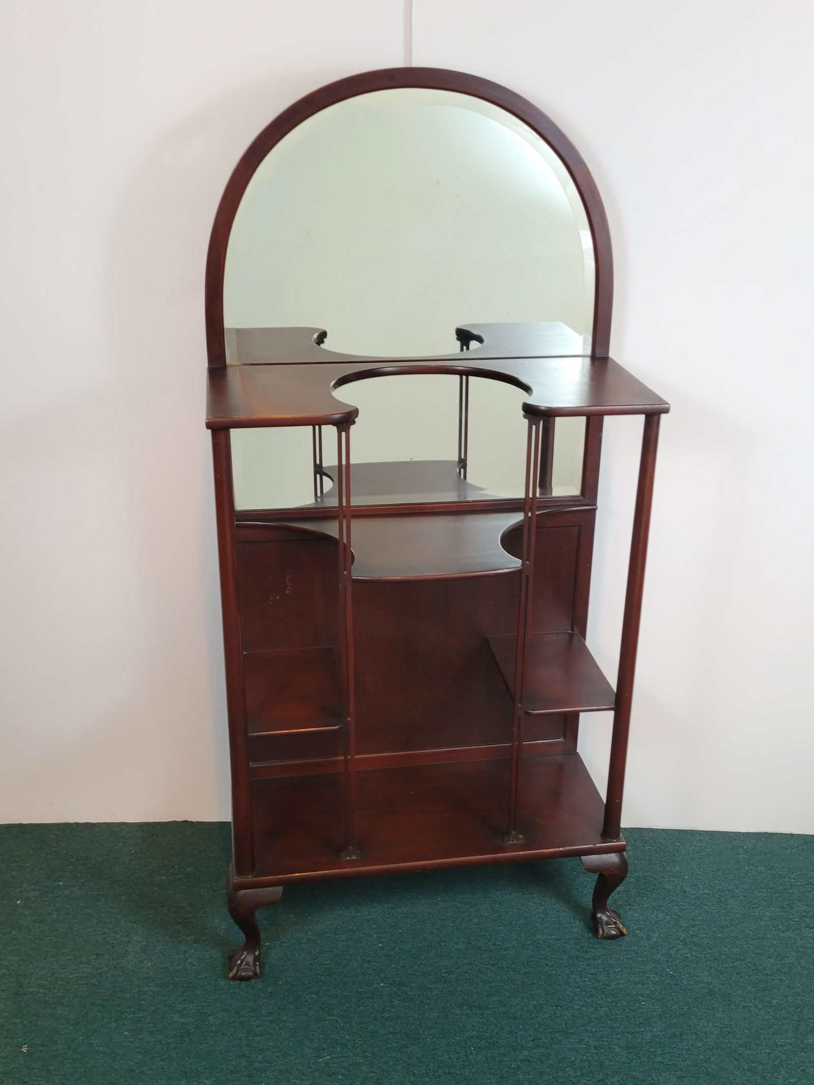 Mirrored Display Stand (1 of 3)