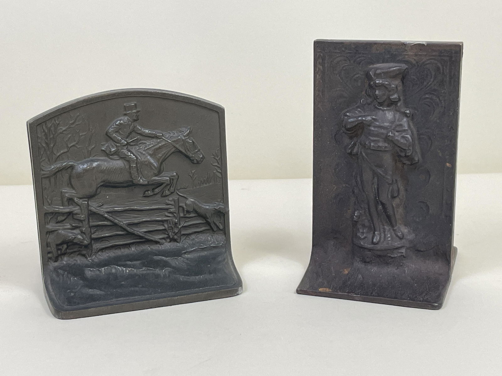 2 Prs Cast Iron Bookends (1 of 3)