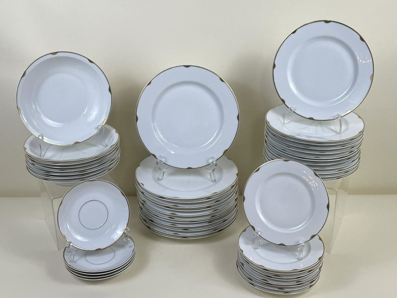 46 Pcs Wittelsbach Dinnerware (1 of 4)