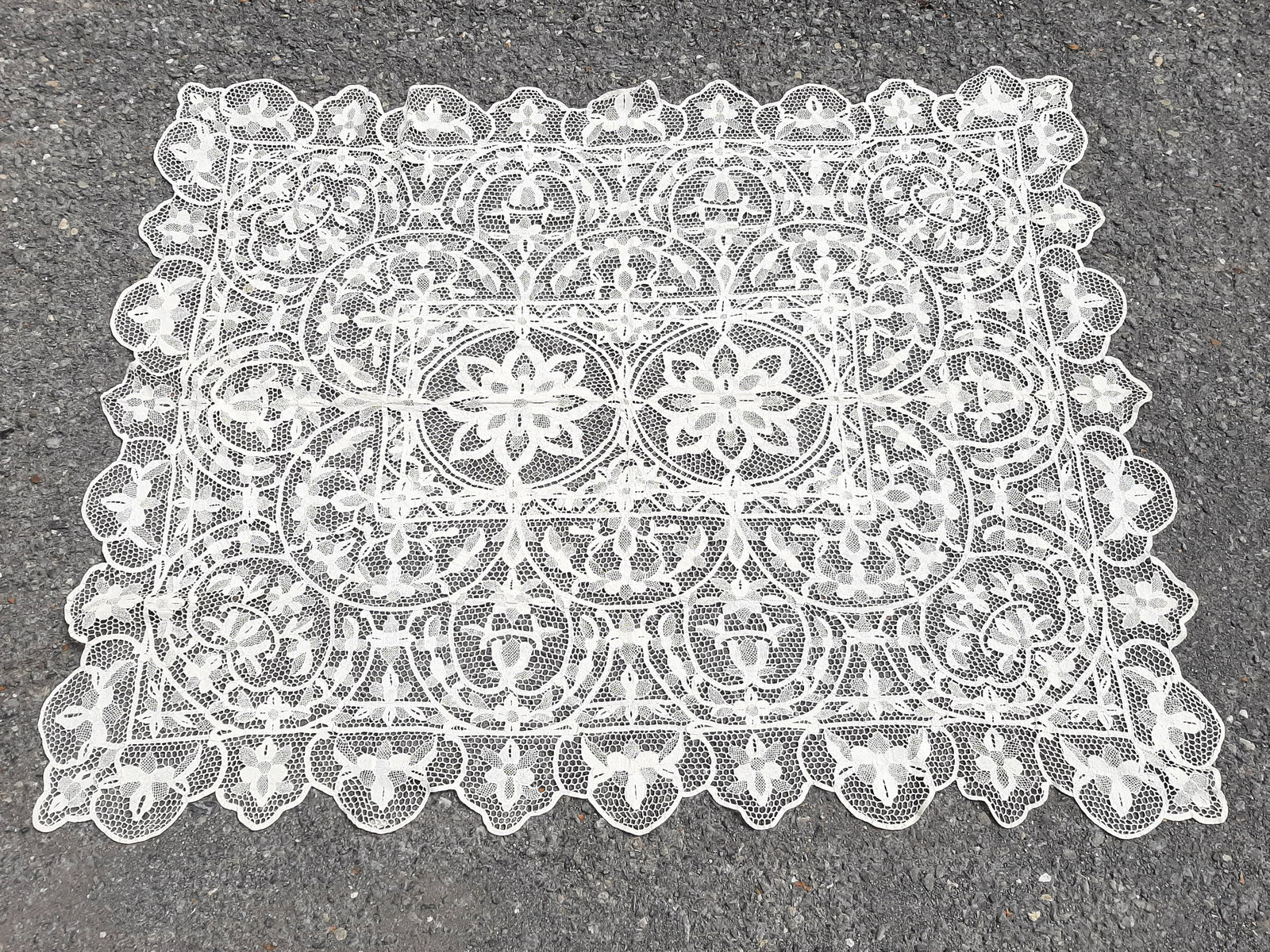 Table Cover: 5'2" wide X 6'8" long. IMPORTANT: Before bidding, please read the terms and conditions. When you registered for the auction you agreed to these terms and will be required to comply with them.