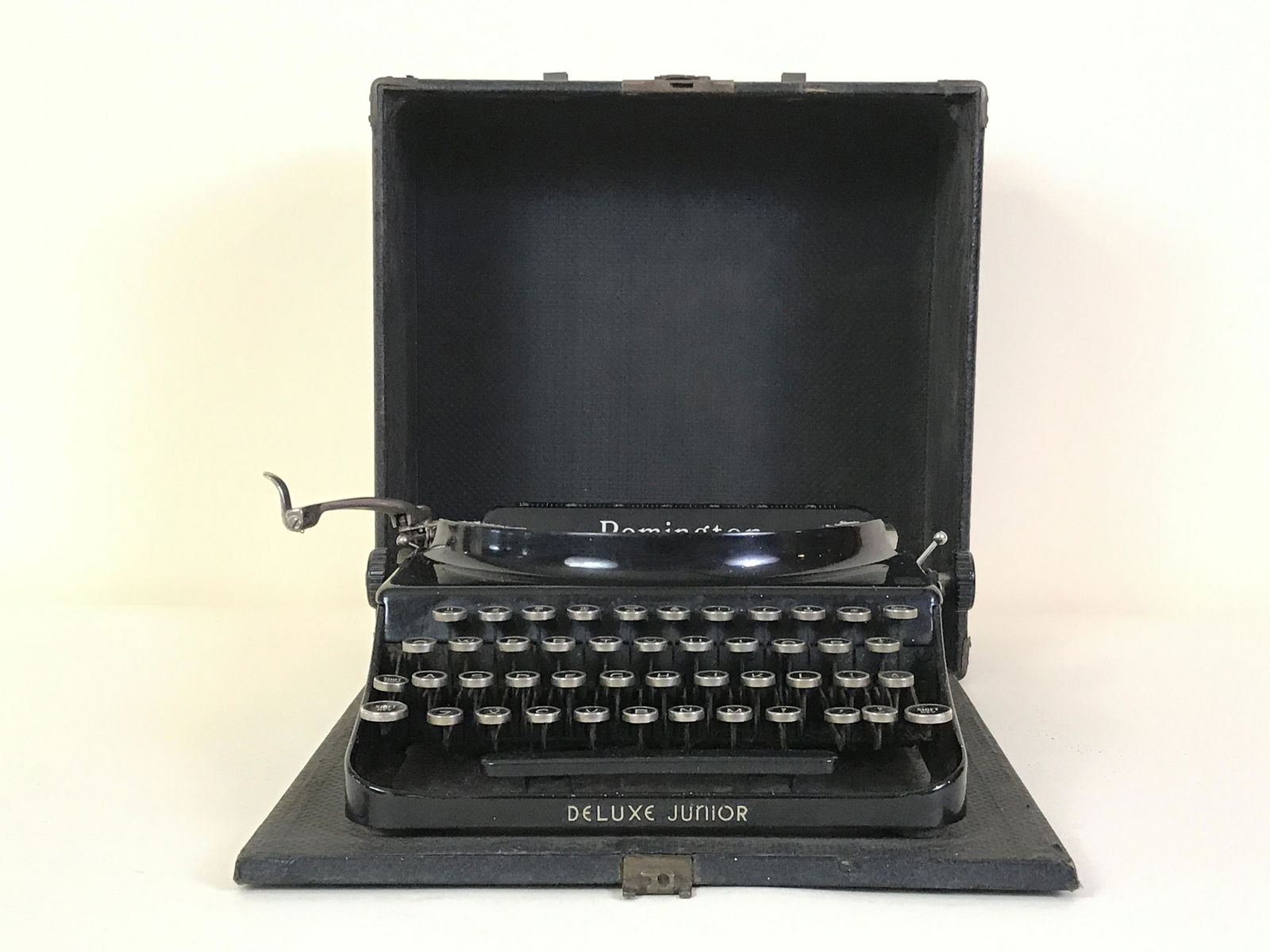 Remington Typewriter with Case (1 of 4)