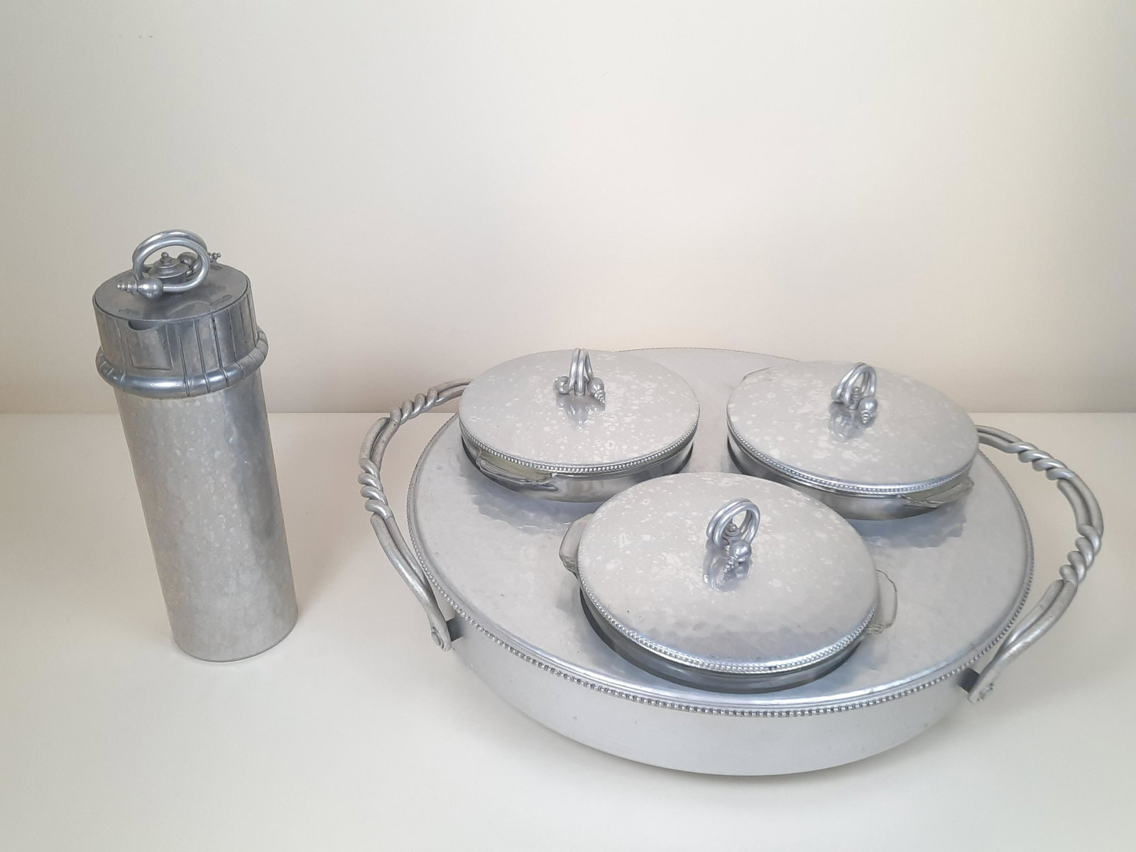 Buenilum Triple Buffet Warmer and Cocktail Shaker: 3-1/2" to 19" wide x 6" to 11-1/2" high. No cord. IMPORTANT: Before bidding, please read the terms and conditions. When you registered for the auction you agreed to these terms and will be required to