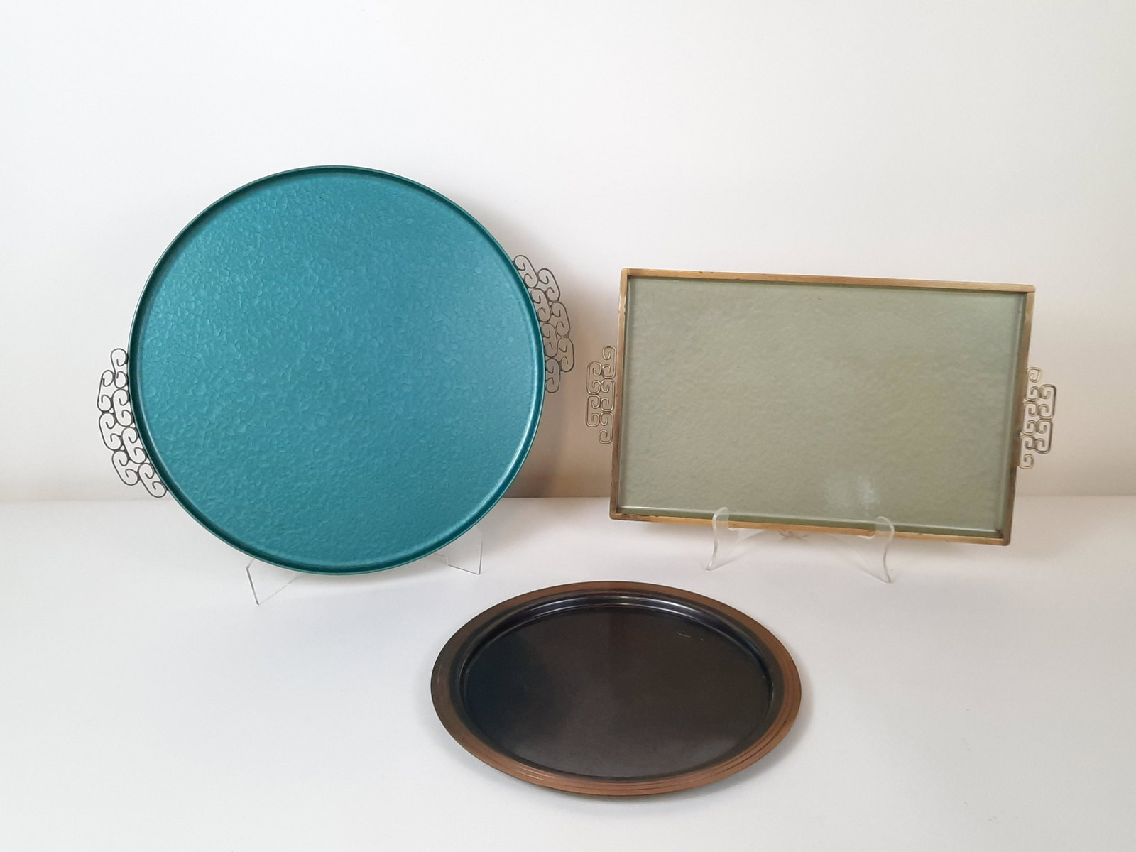 3 Vintage Trays incl Moiré Glaze Kyes: Also includes Silver Crest copper tray. 11-1/2" to 17" wide. IMPORTANT: Before bidding, please read the terms and conditions. When you registered for the auction you agreed to these terms and will be 