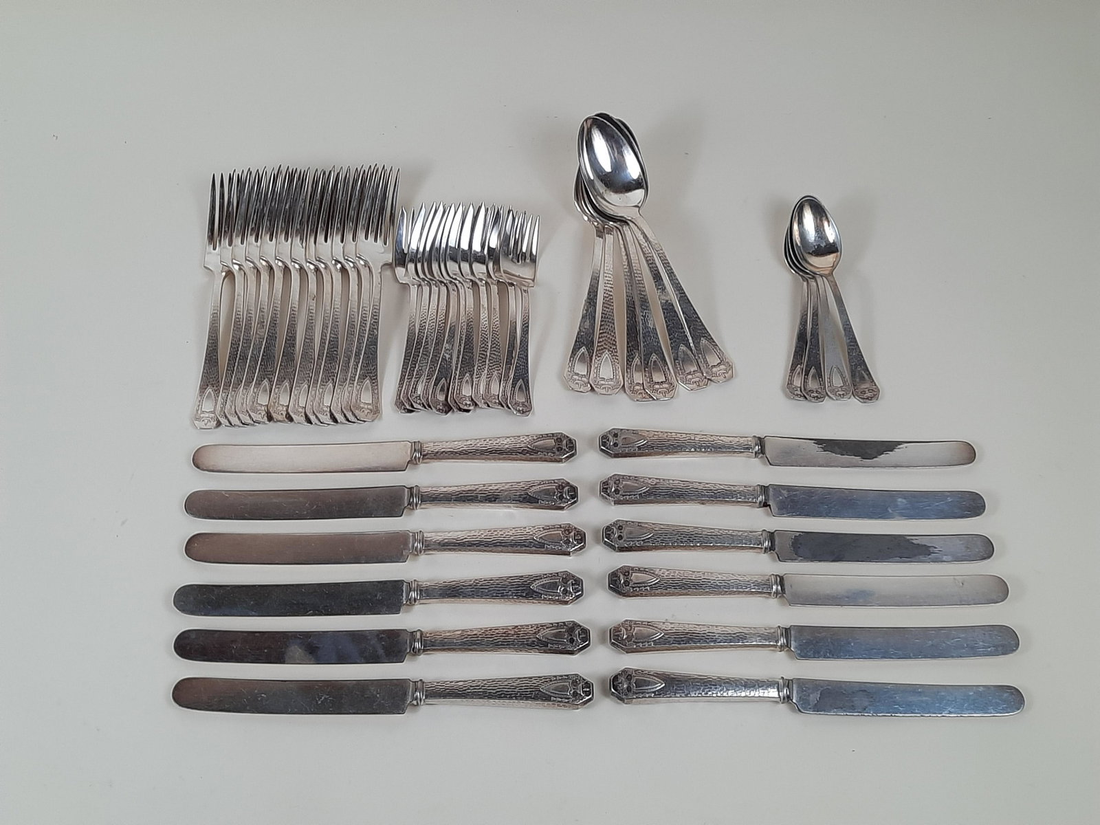 45 Pcs Roger Bros "Heraldic Hammered" Flatware (1 of 4)