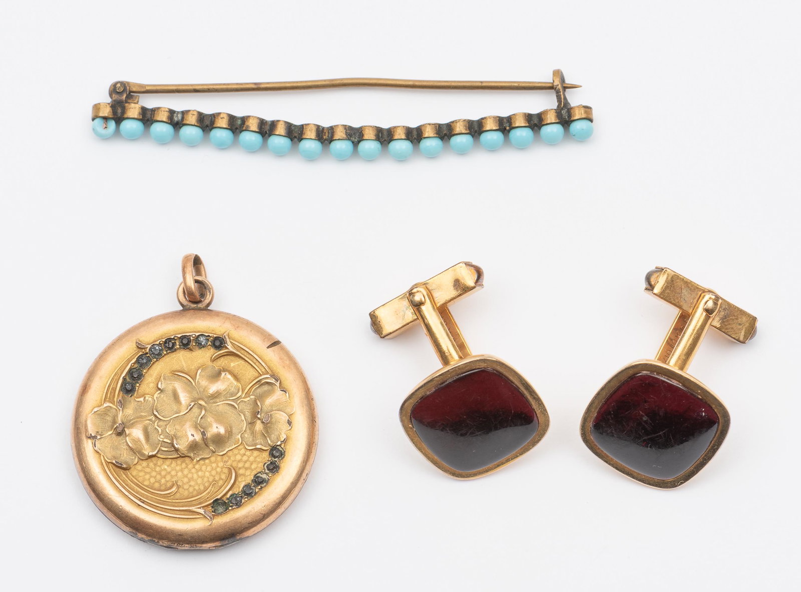4 Pcs Gold Filled Jewelry: Swank cufflinks 1/2" square. Antique Locket 1-1/8" diameter. Bar Pin 2-3/8" wide. IMPORTANT: Before bidding, please read the terms and conditions. When you registered for the auction you agreed to the
