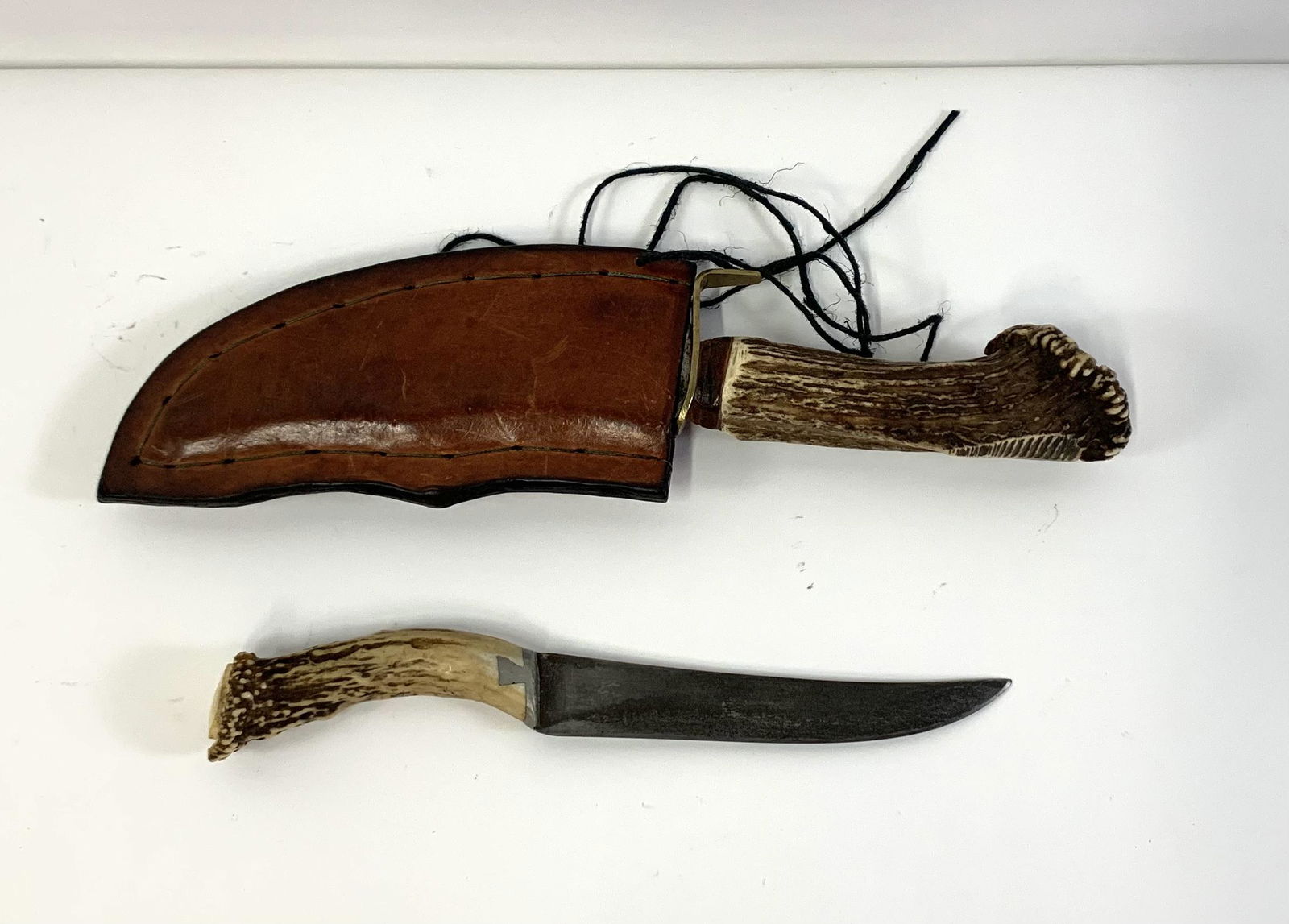 2 Antler Handled Knives (1 of 6)