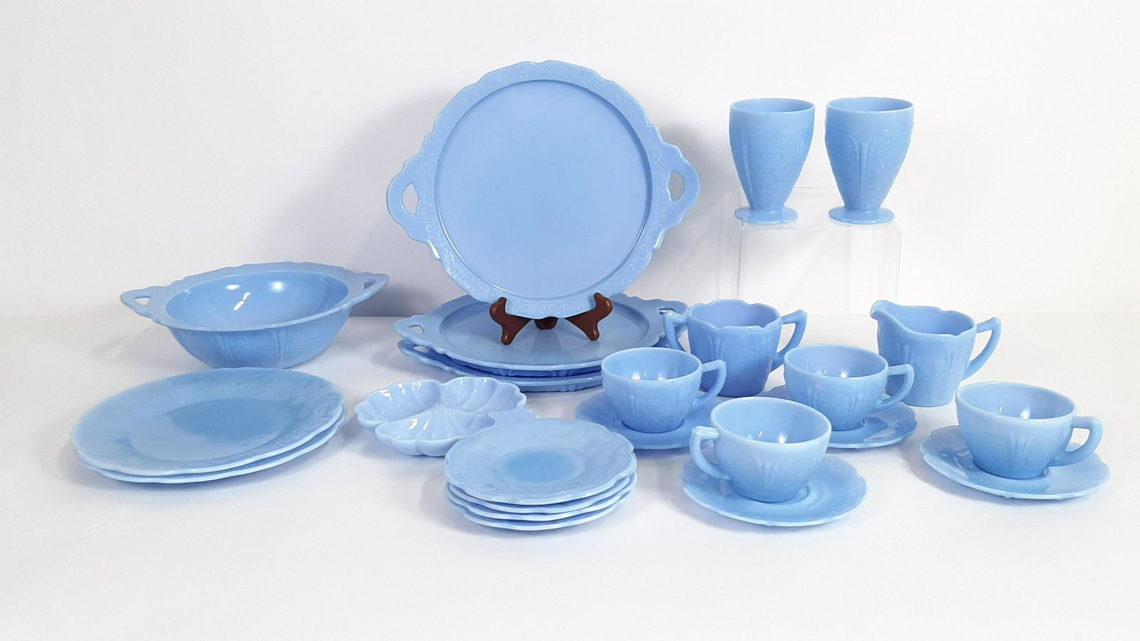 23 Pcs Jeannette Cherry Blossom Depression Glass (1 of 2)