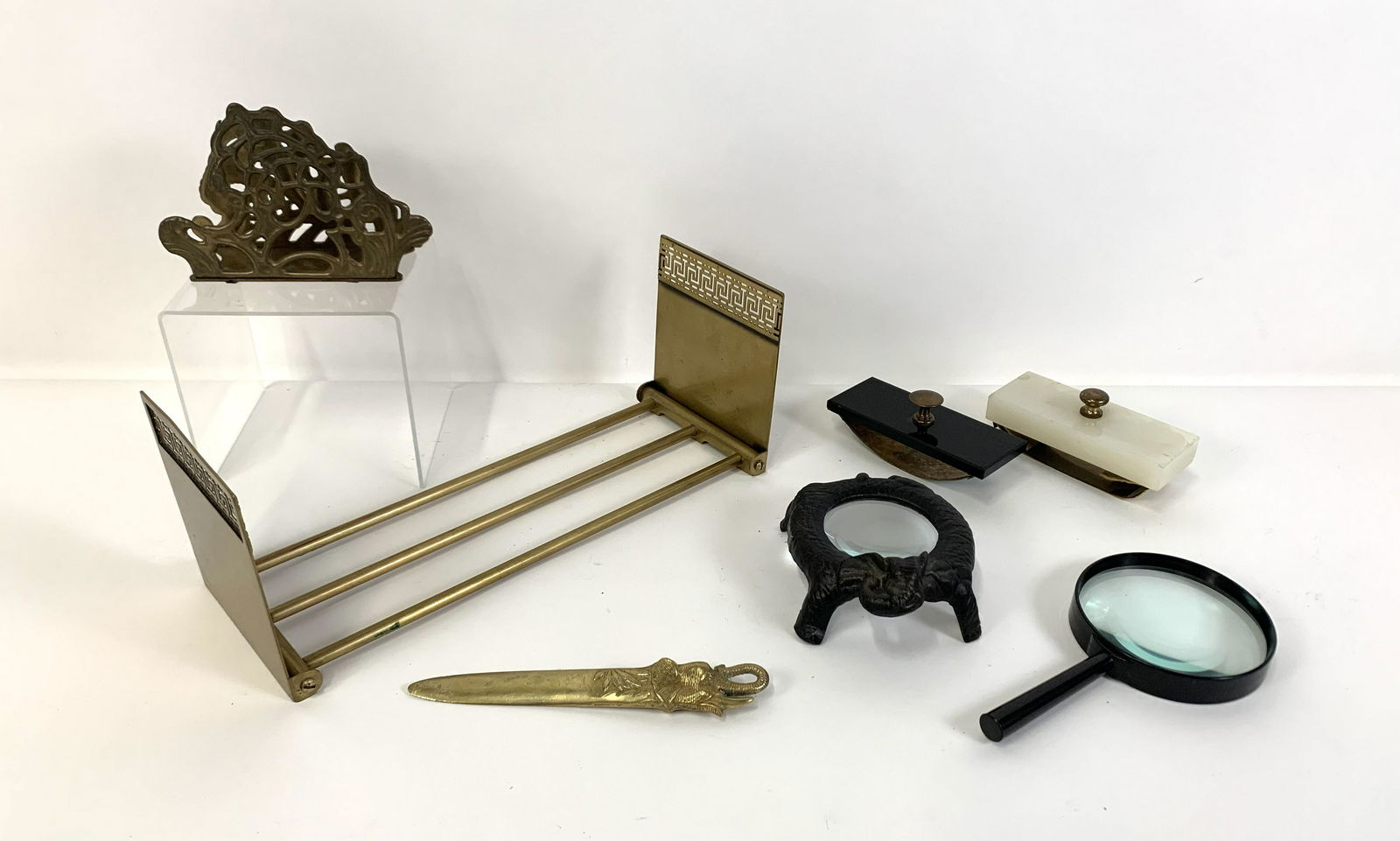 7 Desk Articles incl Magnifiers (1 of 9)