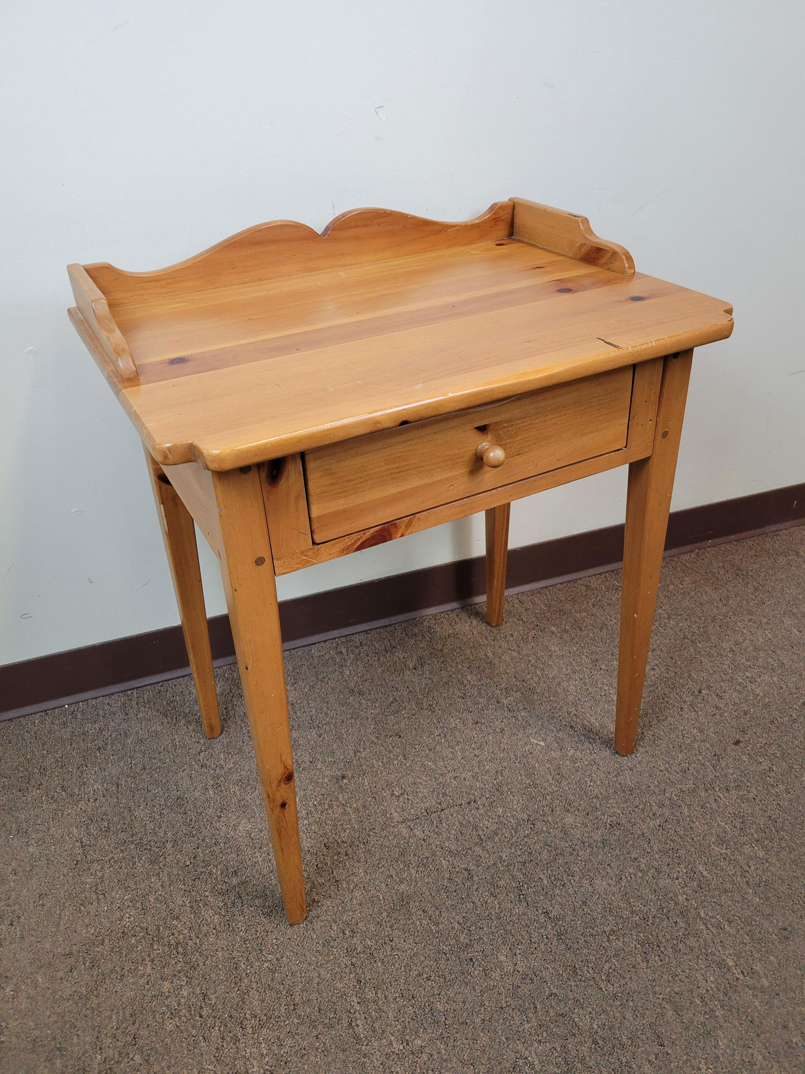 Ethan Allen Table (1 of 4)