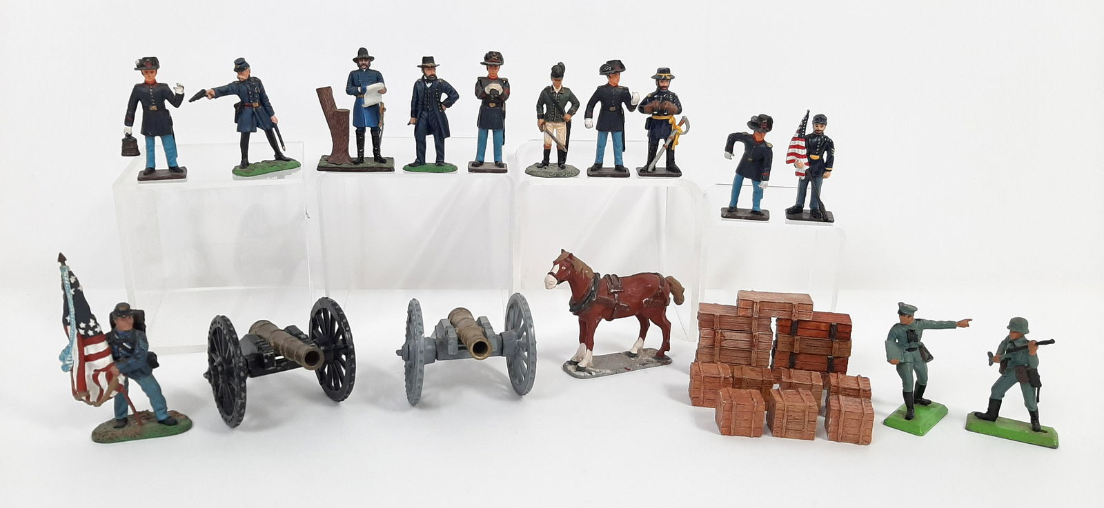 33 Pcs Model Soldiers, Cannons and Accessories (1 of 10)