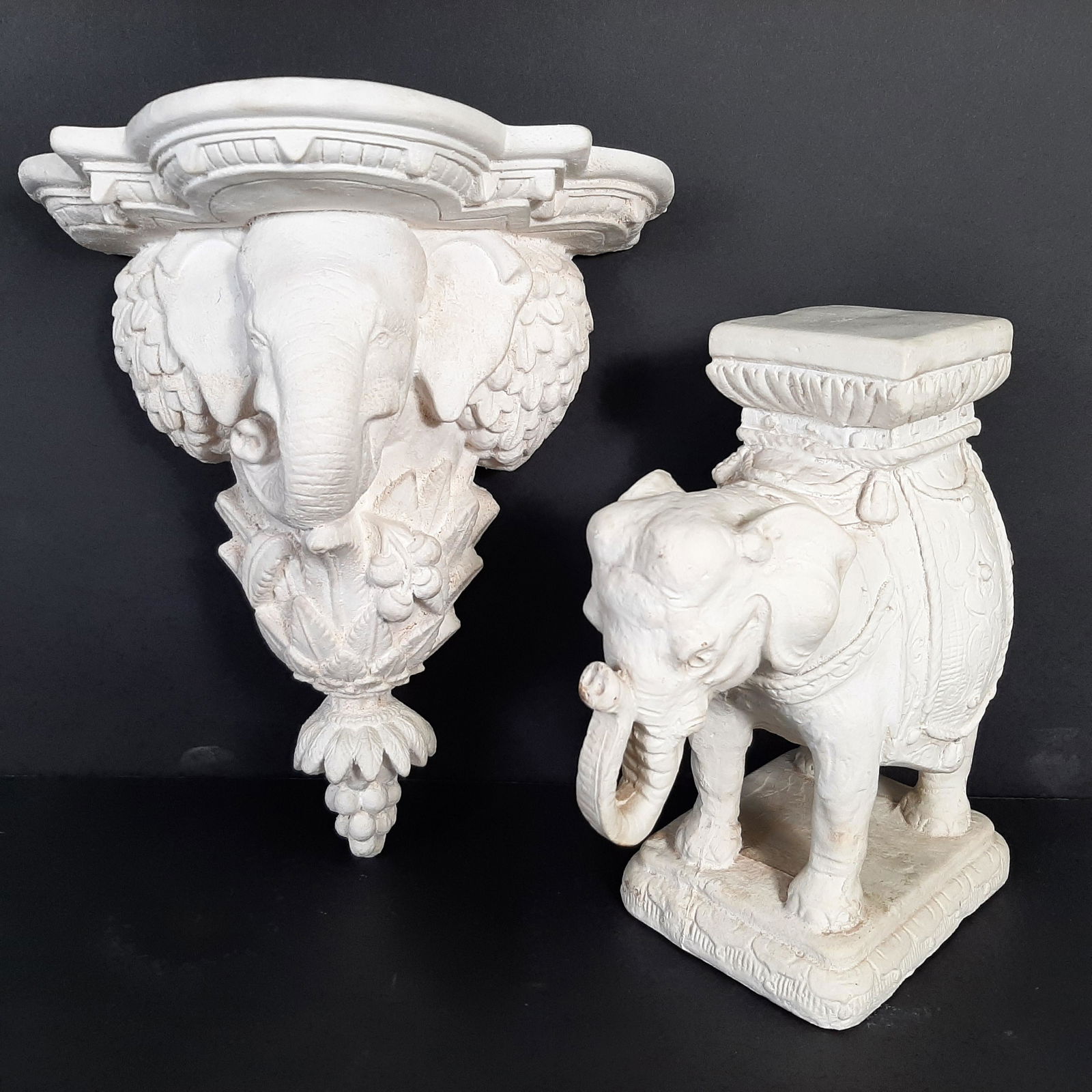 2 Chalk Elephants incl. Wall Shelf (1 of 1)